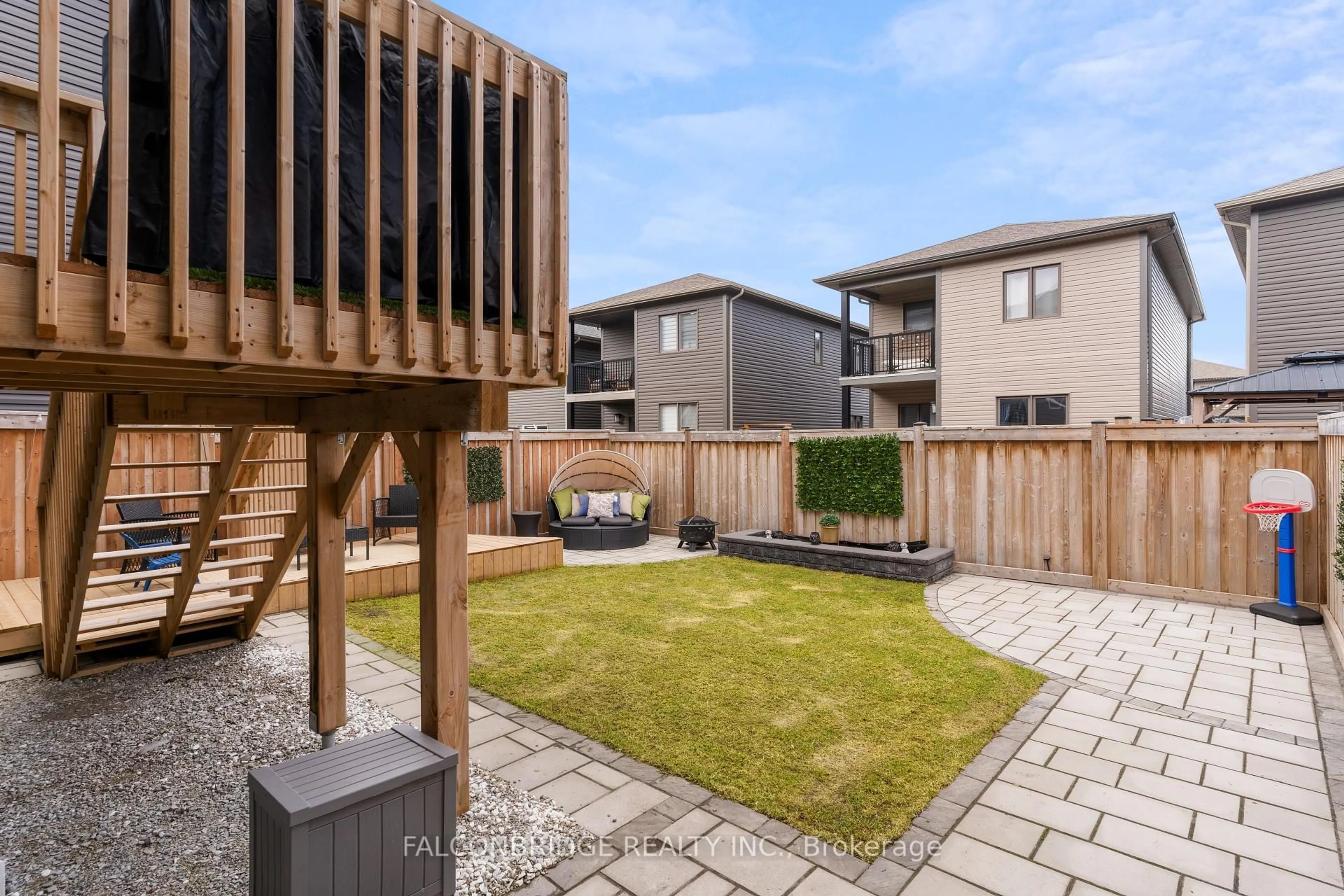Patio, street for 17 Olympic Gate, Barrie Ontario L9J 0H9