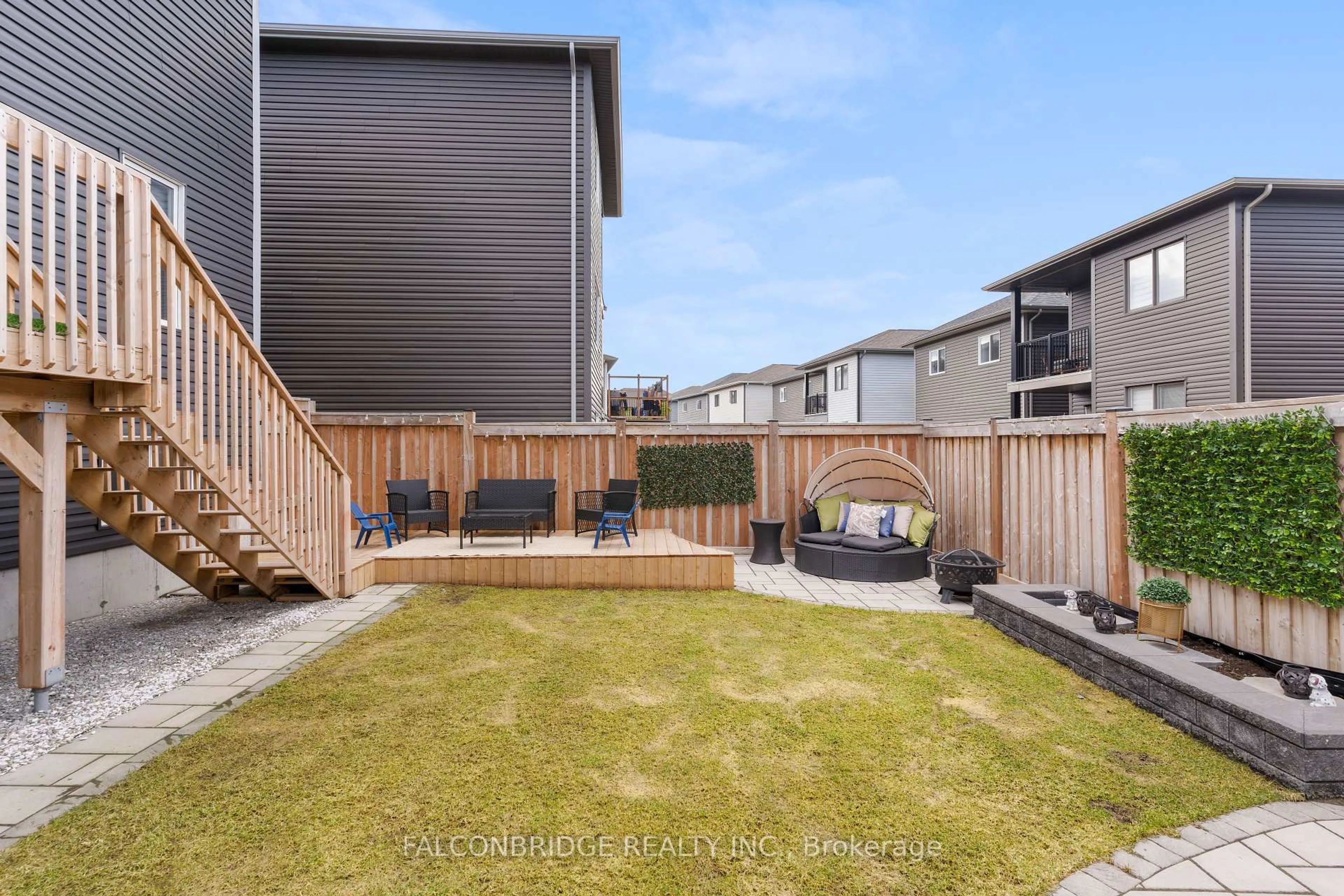 A pic from outside/outdoor area/front of a property/back of a property/a pic from drone, street for 17 Olympic Gate, Barrie Ontario L9J 0H9