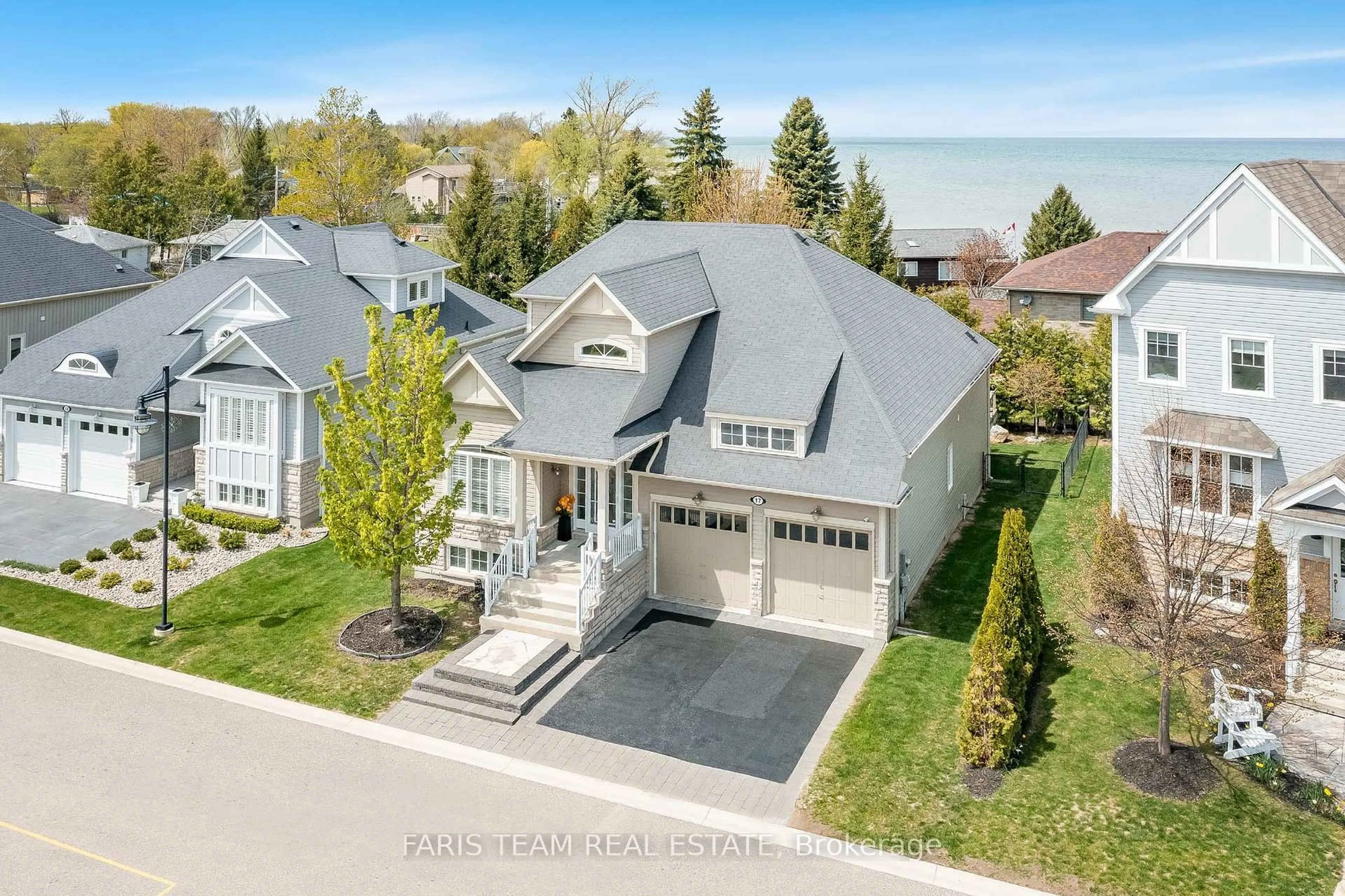 A pic from outside/outdoor area/front of a property/back of a property/a pic from drone, street for 17 Waterview Rd, Wasaga Beach Ontario L9Z 0E9