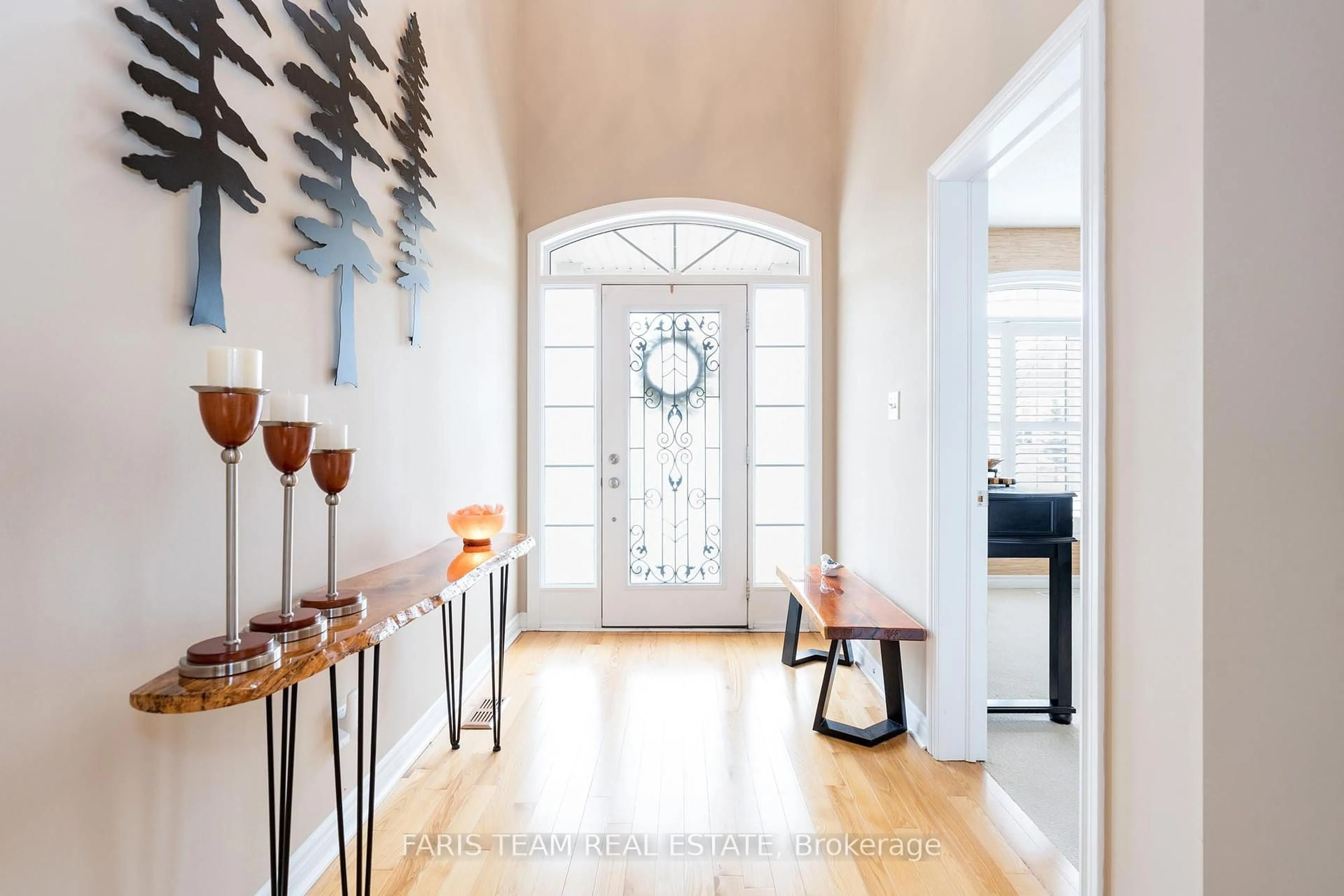 Indoor entryway for 17 Waterview Rd, Wasaga Beach Ontario L9Z 0E9