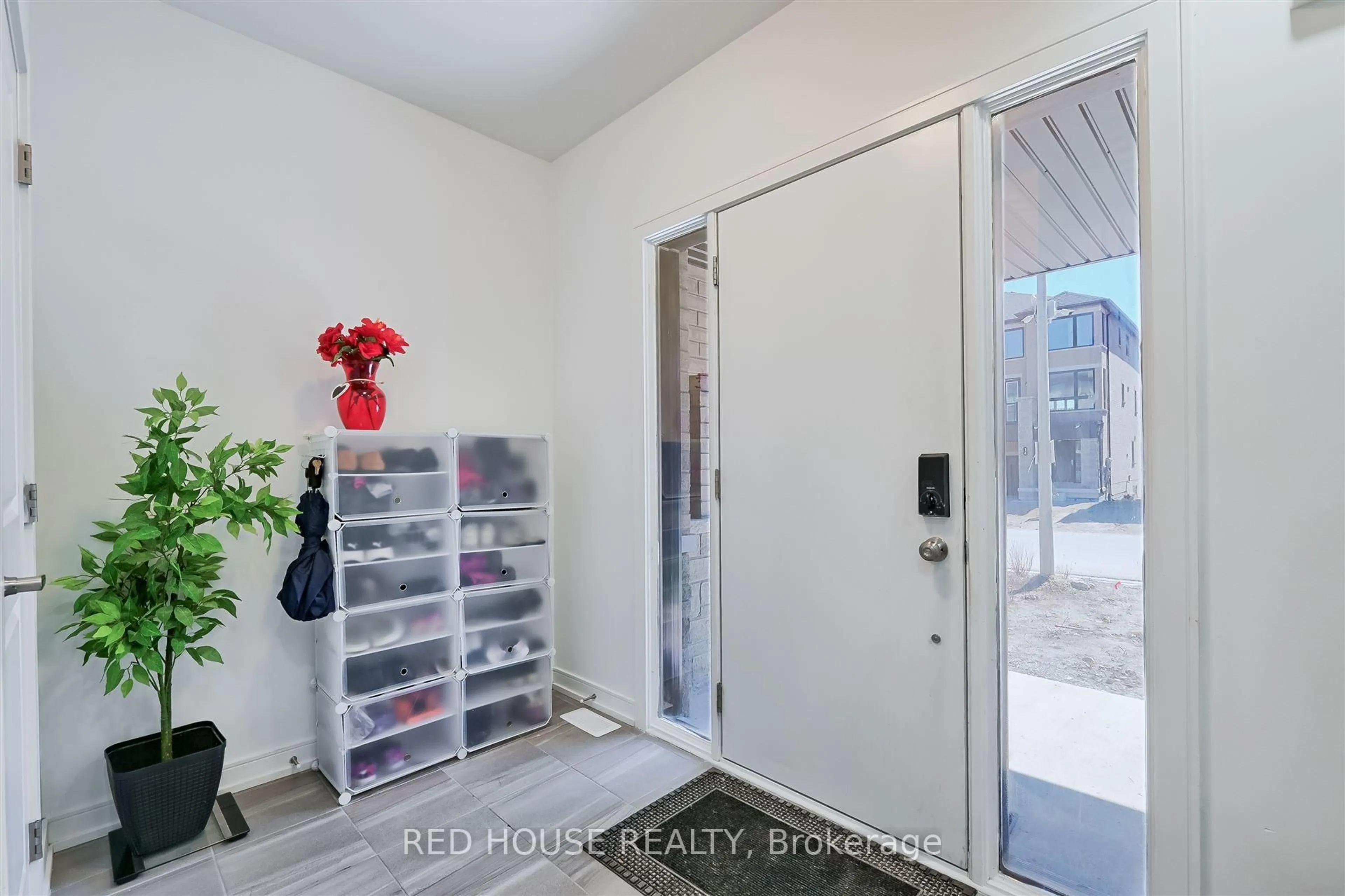 Indoor entryway for 13 Blue Forest Cres, Barrie Ontario L9J 0N3