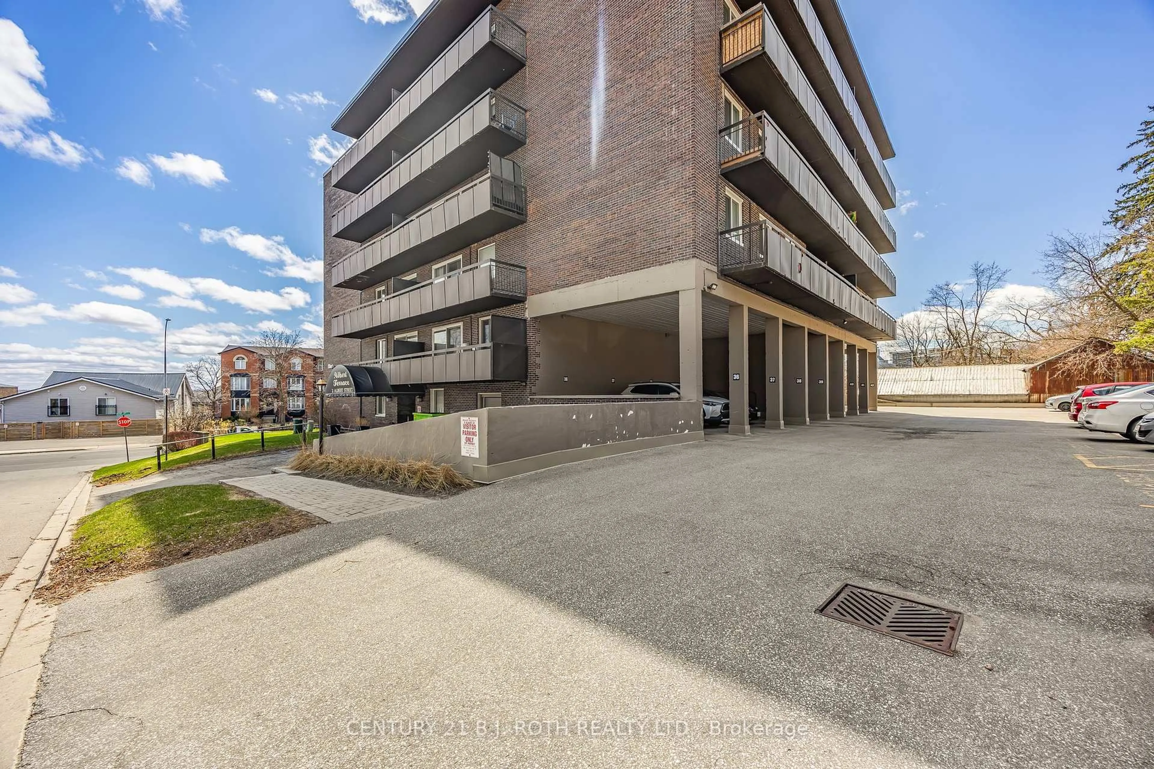 Unknown for 2 Albert St #32, Barrie Ontario L4M 3S4
