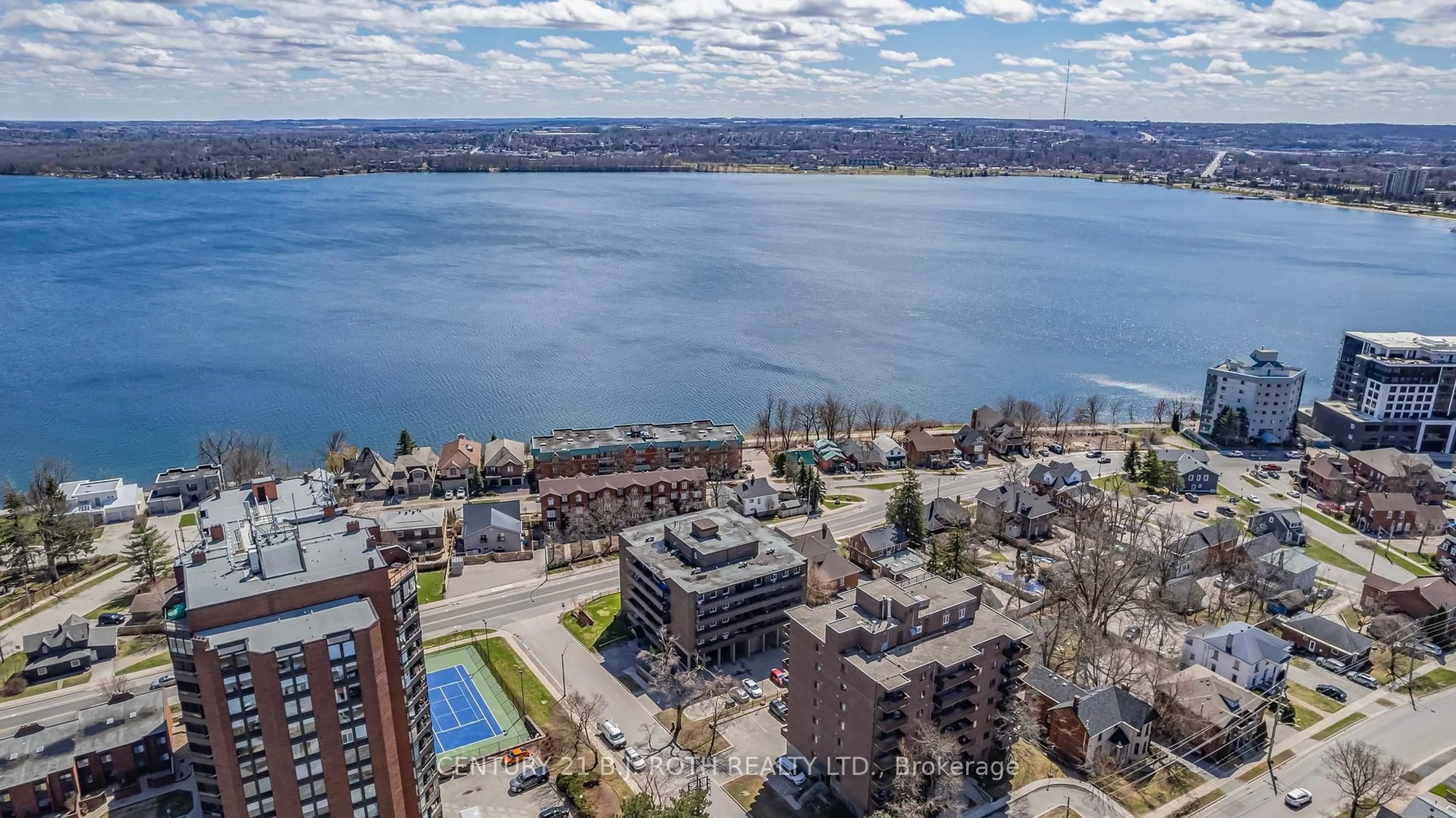 A pic from outside/outdoor area/front of a property/back of a property/a pic from drone, water/lake/river/ocean view for 2 Albert St #32, Barrie Ontario L4M 3S4
