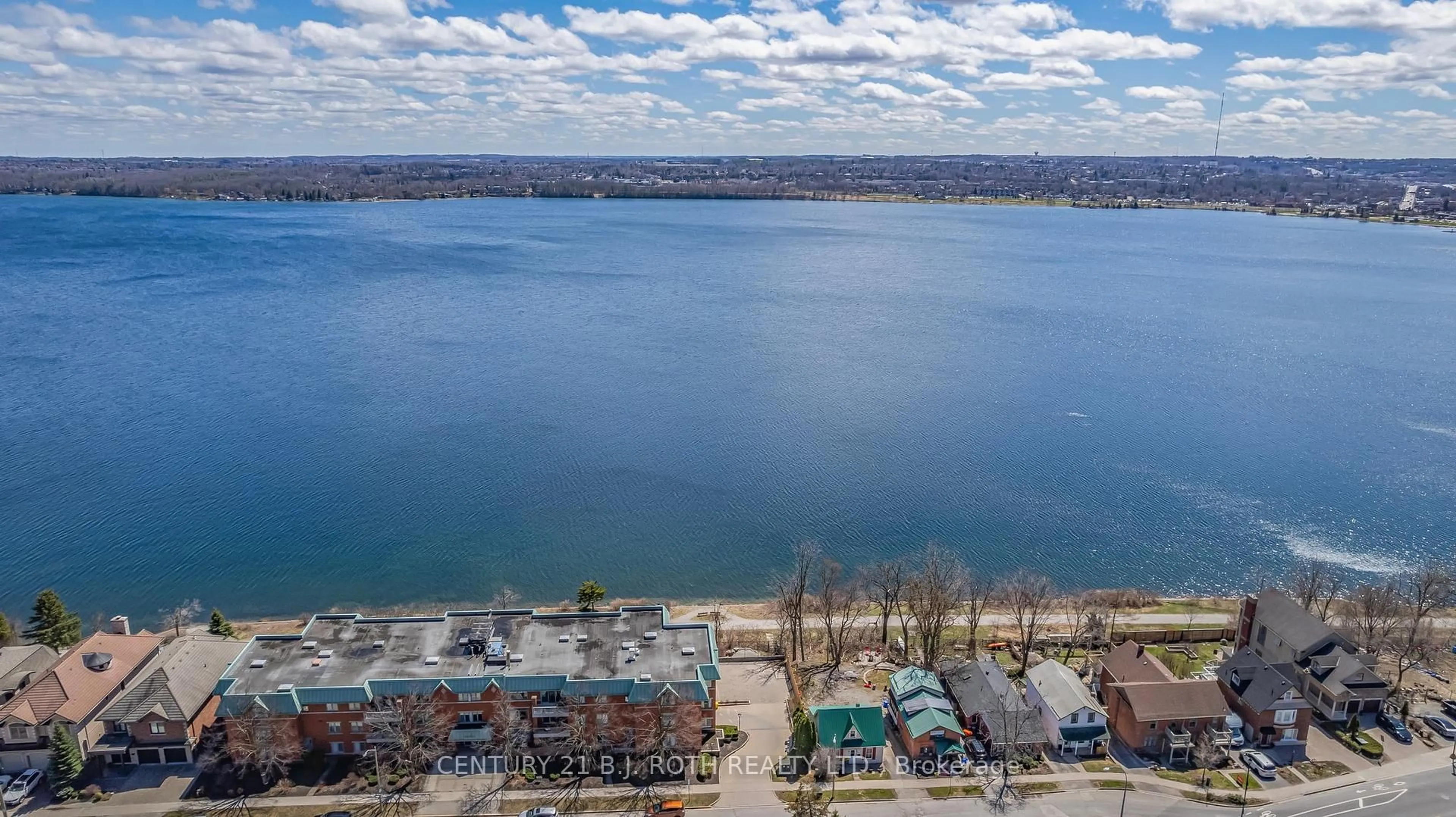 A pic from outside/outdoor area/front of a property/back of a property/a pic from drone, water/lake/river/ocean view for 2 Albert St #32, Barrie Ontario L4M 3S4