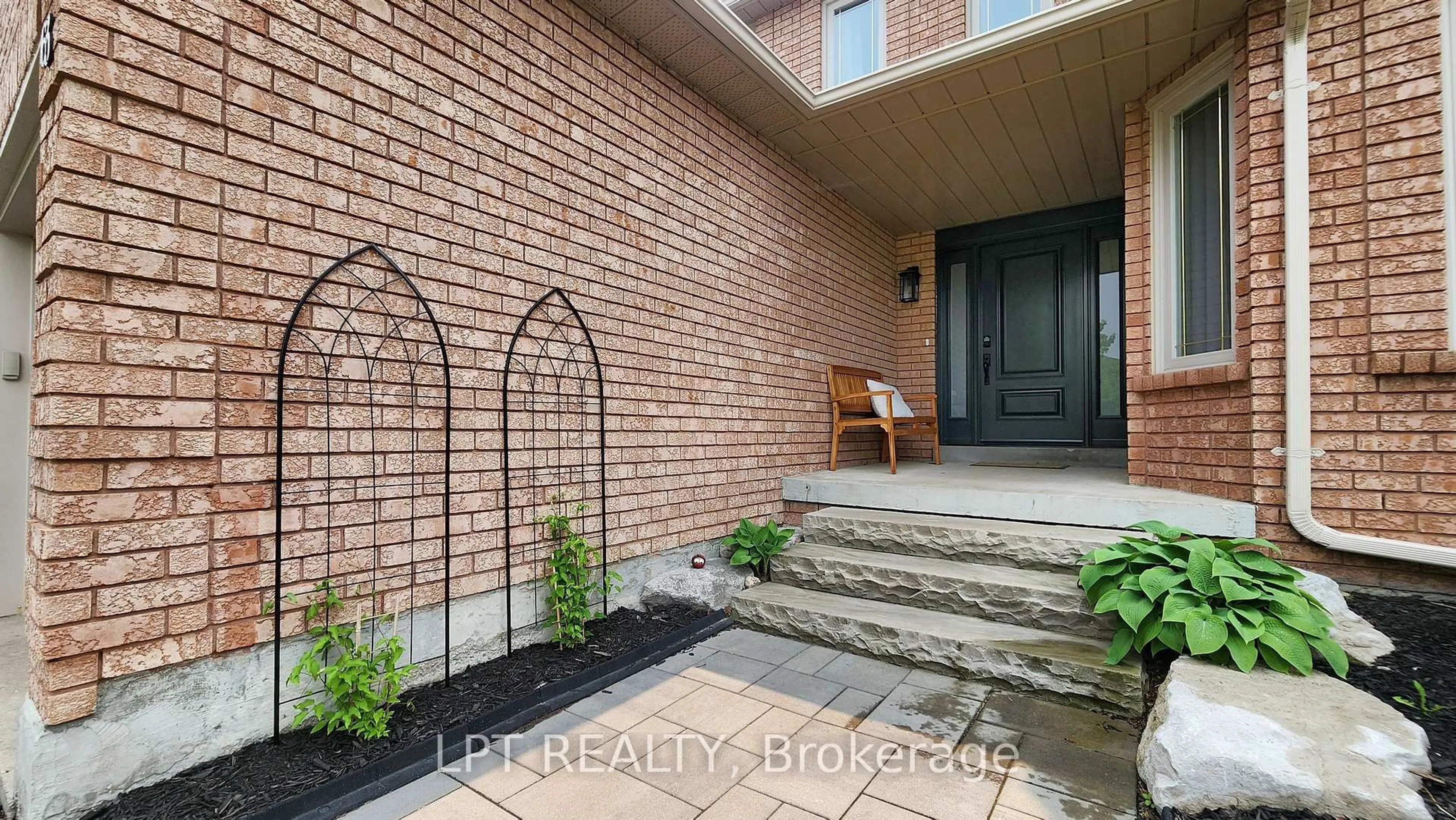 Home with brick exterior material, street for 63 James St, Barrie Ontario L4N 6Y2