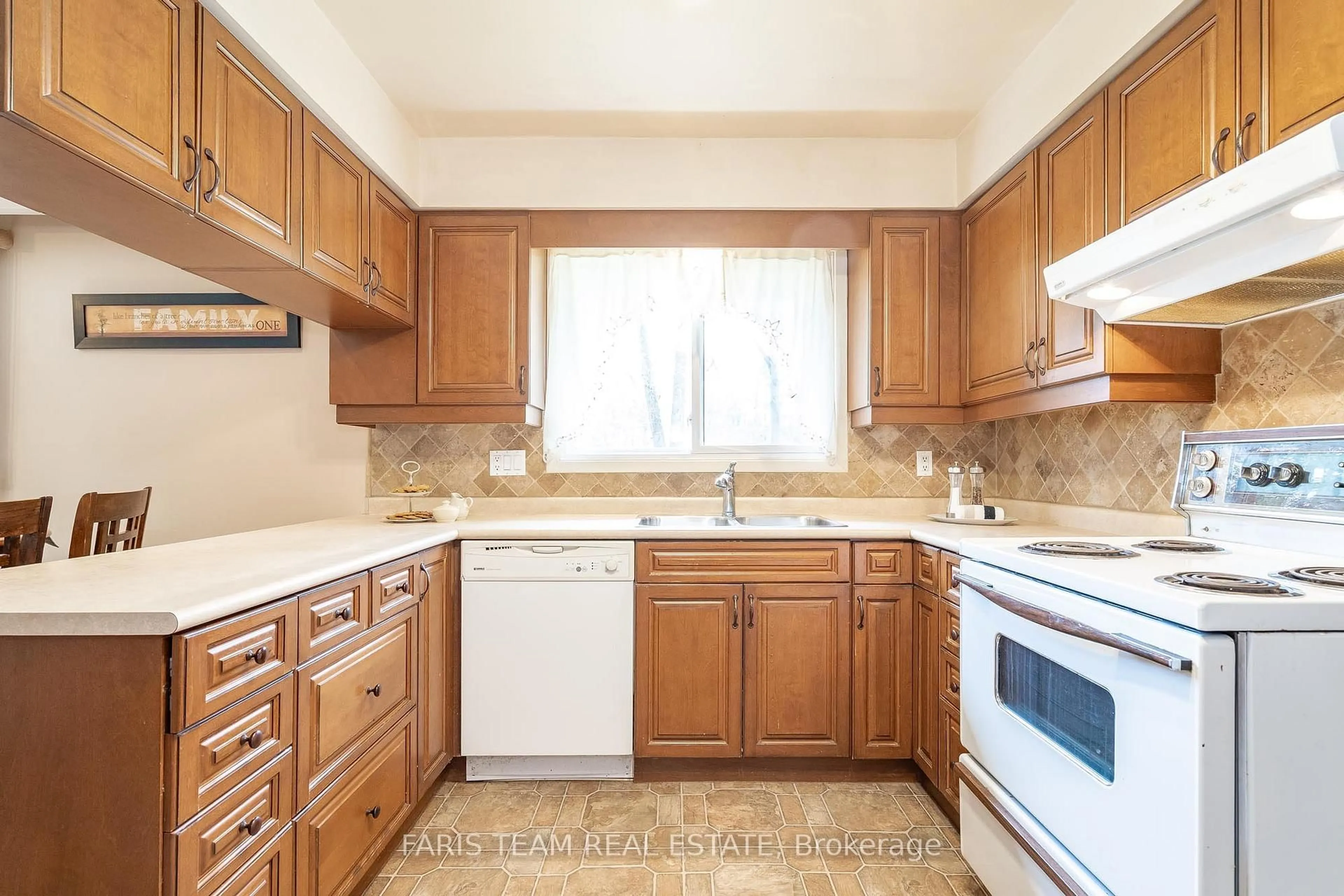 Standard kitchen, ceramic/tile floor for 15 Lawrence Ave, Springwater Ontario L0L 1Y2