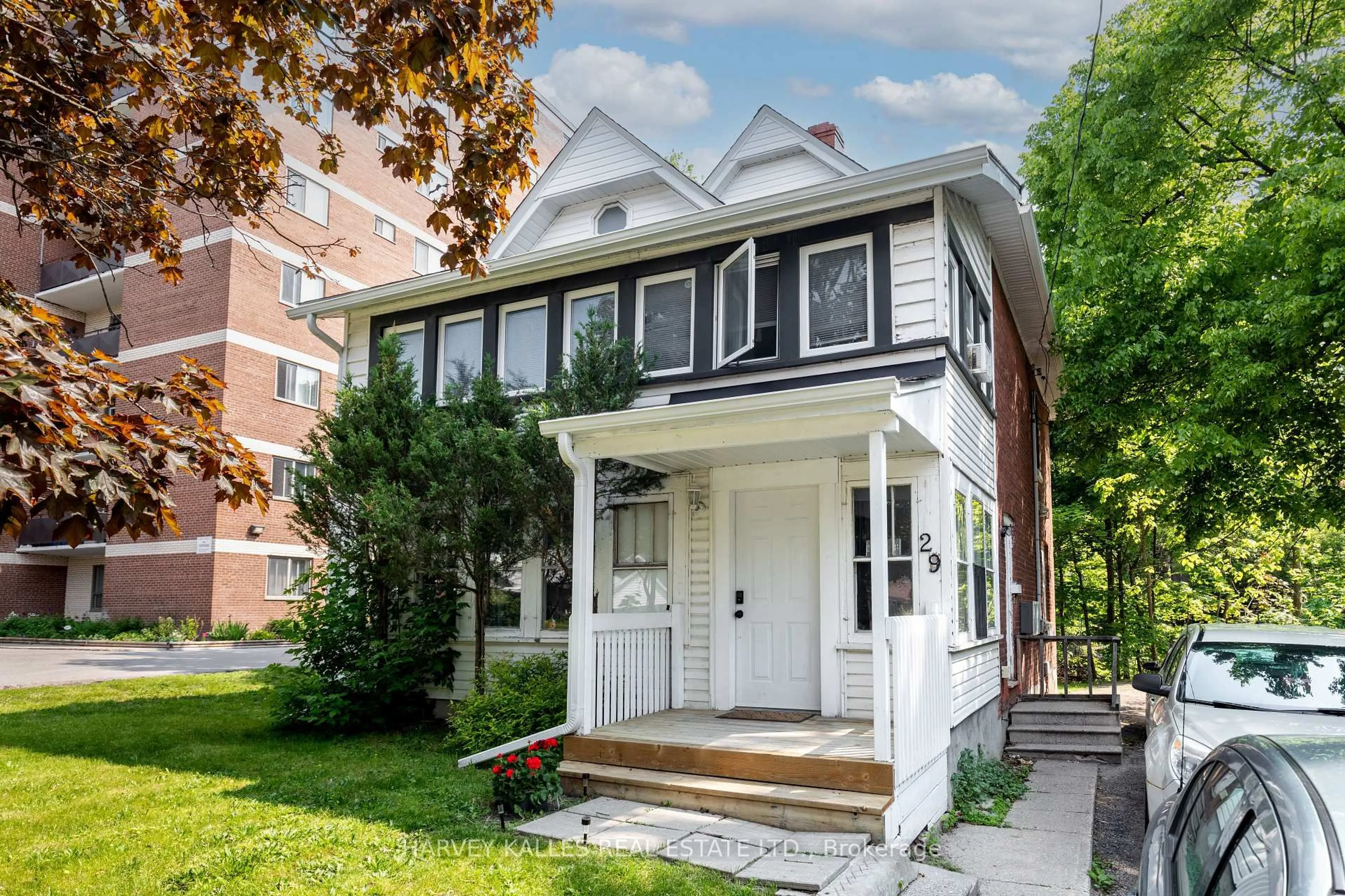 Home with brick exterior material, street for 29 Peel St, Barrie Ontario L4M 3K9