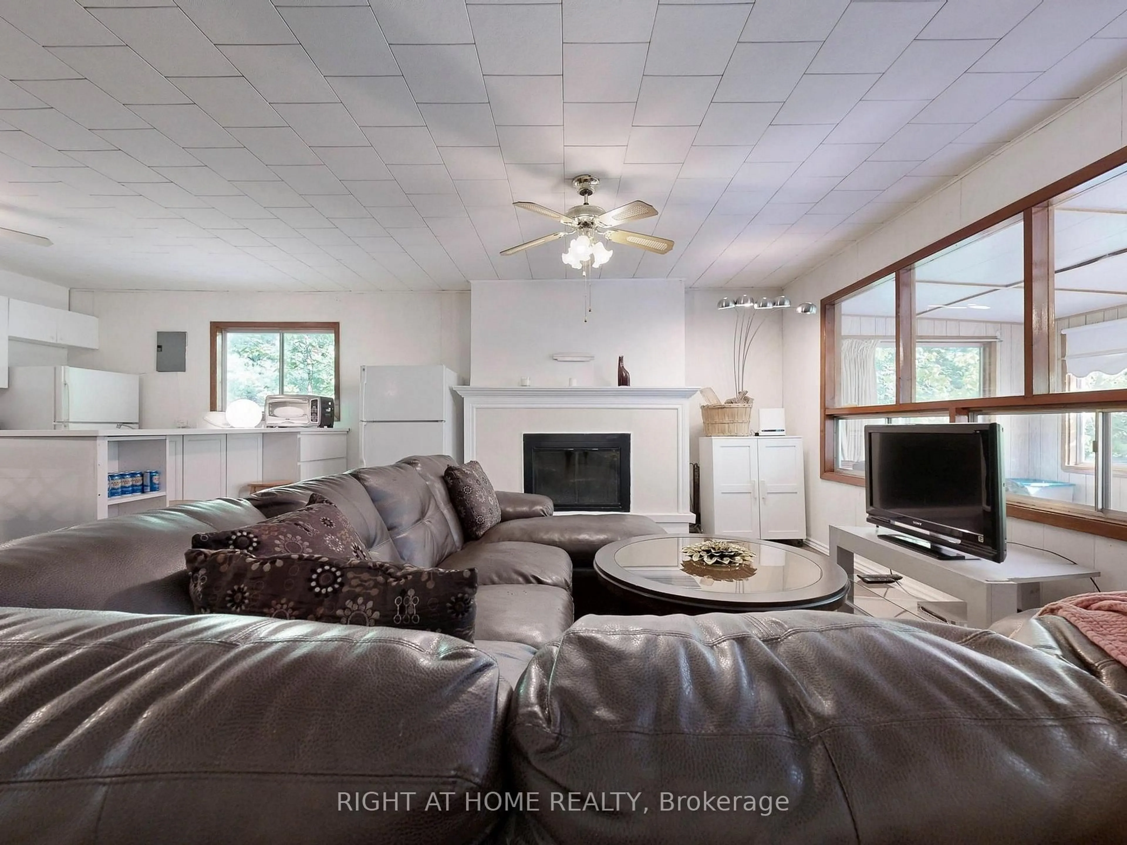 Living room with furniture, unknown for 39 Rue  Jules  Leger St, Tiny Ontario L9M 0J2
