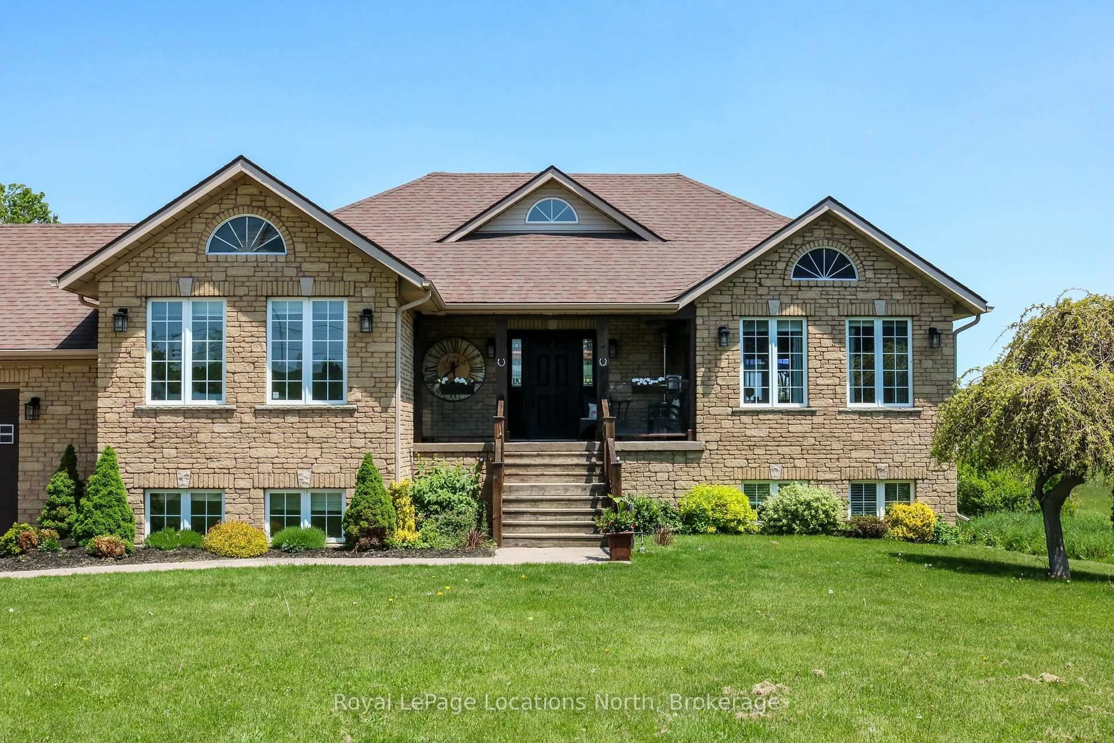 Home with brick exterior material, unknown for 2995 Nottawasaga Concession 10 Rd, Collingwood Ontario L9V 3V9