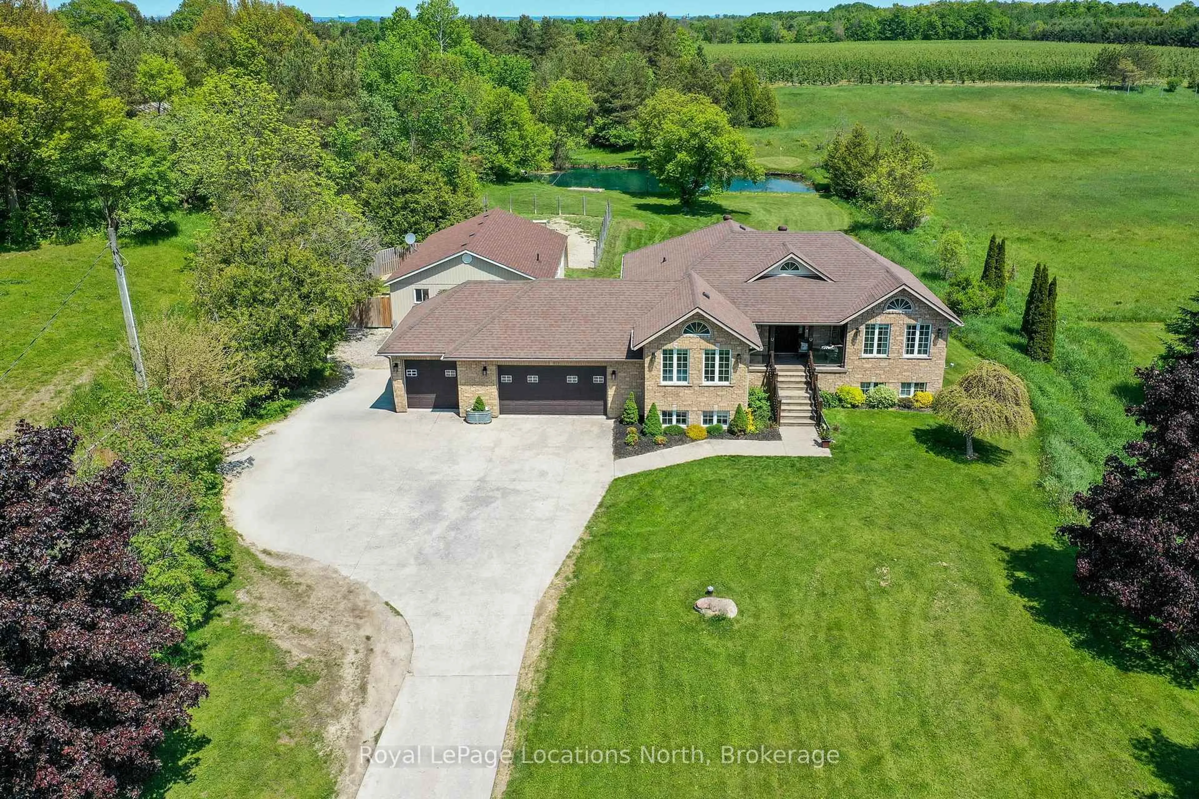 A pic from outside/outdoor area/front of a property/back of a property/a pic from drone, unknown for 2995 Nottawasaga Concession 10 Rd, Collingwood Ontario L9V 3V9