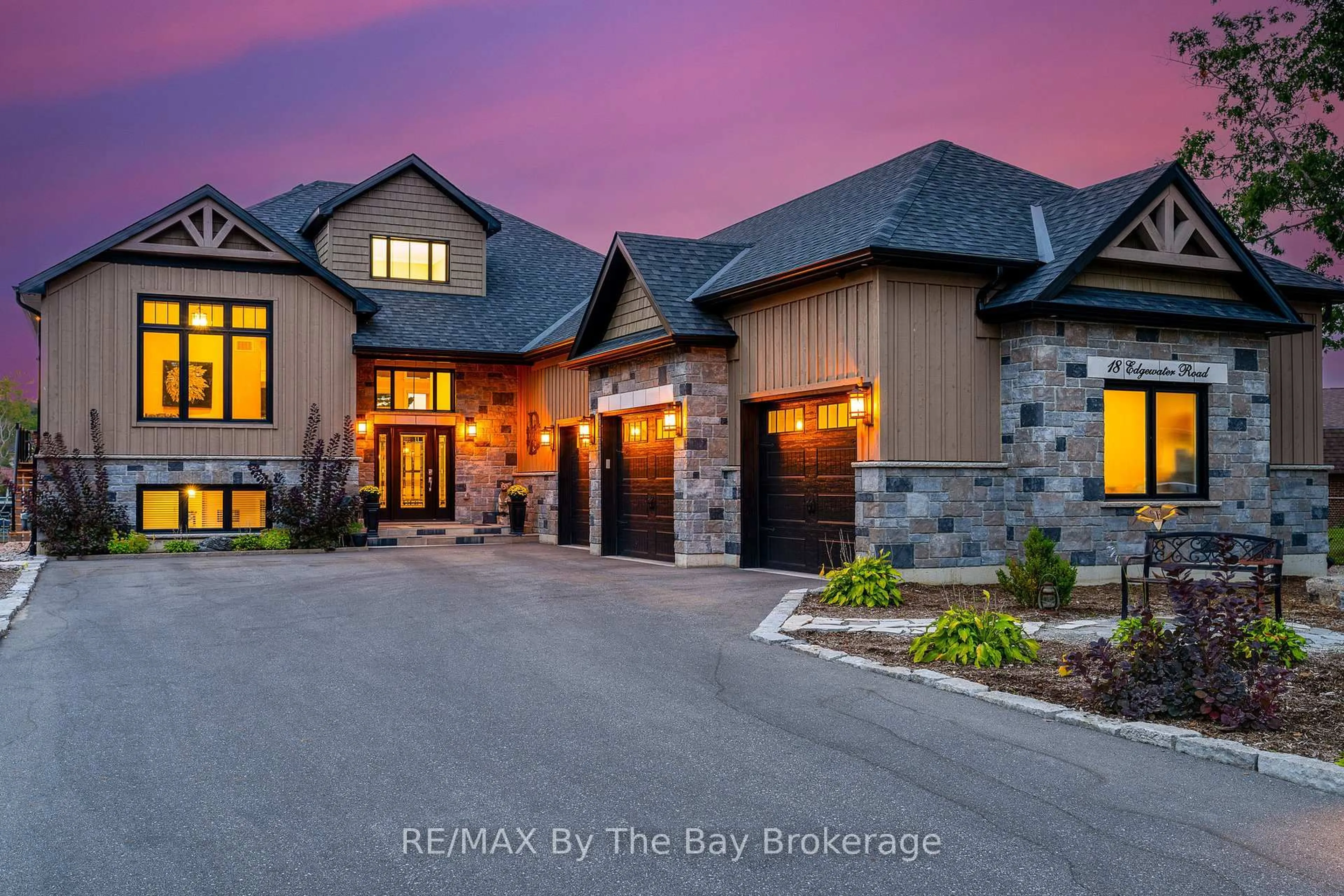 Home with brick exterior material, building for 18 Edgewater Rd, Wasaga Beach Ontario L9Z 2W3
