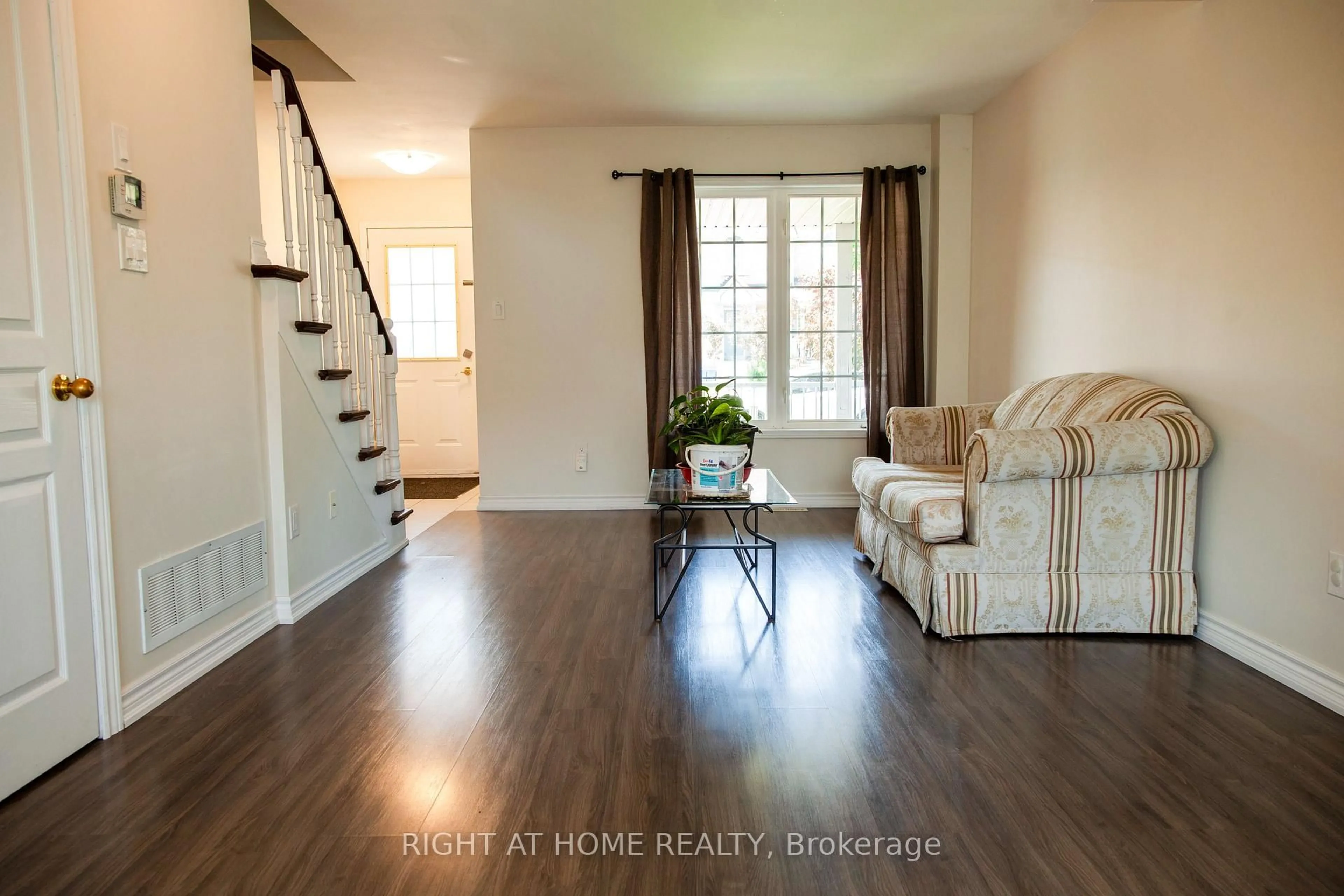 Indoor entryway for 68 Trevino Circ, Barrie Ontario L4M 6T9