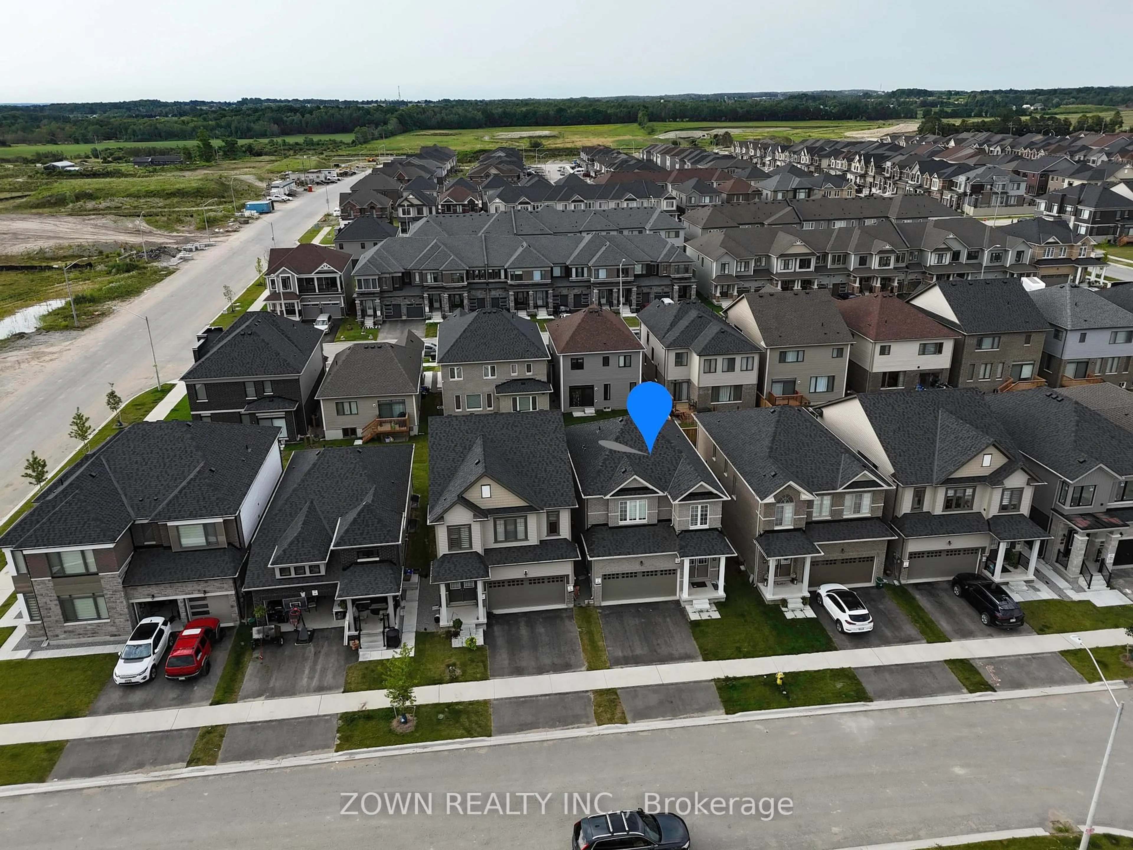 A pic from outside/outdoor area/front of a property/back of a property/a pic from drone, unknown for 152 Nottingham Rd, Barrie Ontario L9S 2Z8