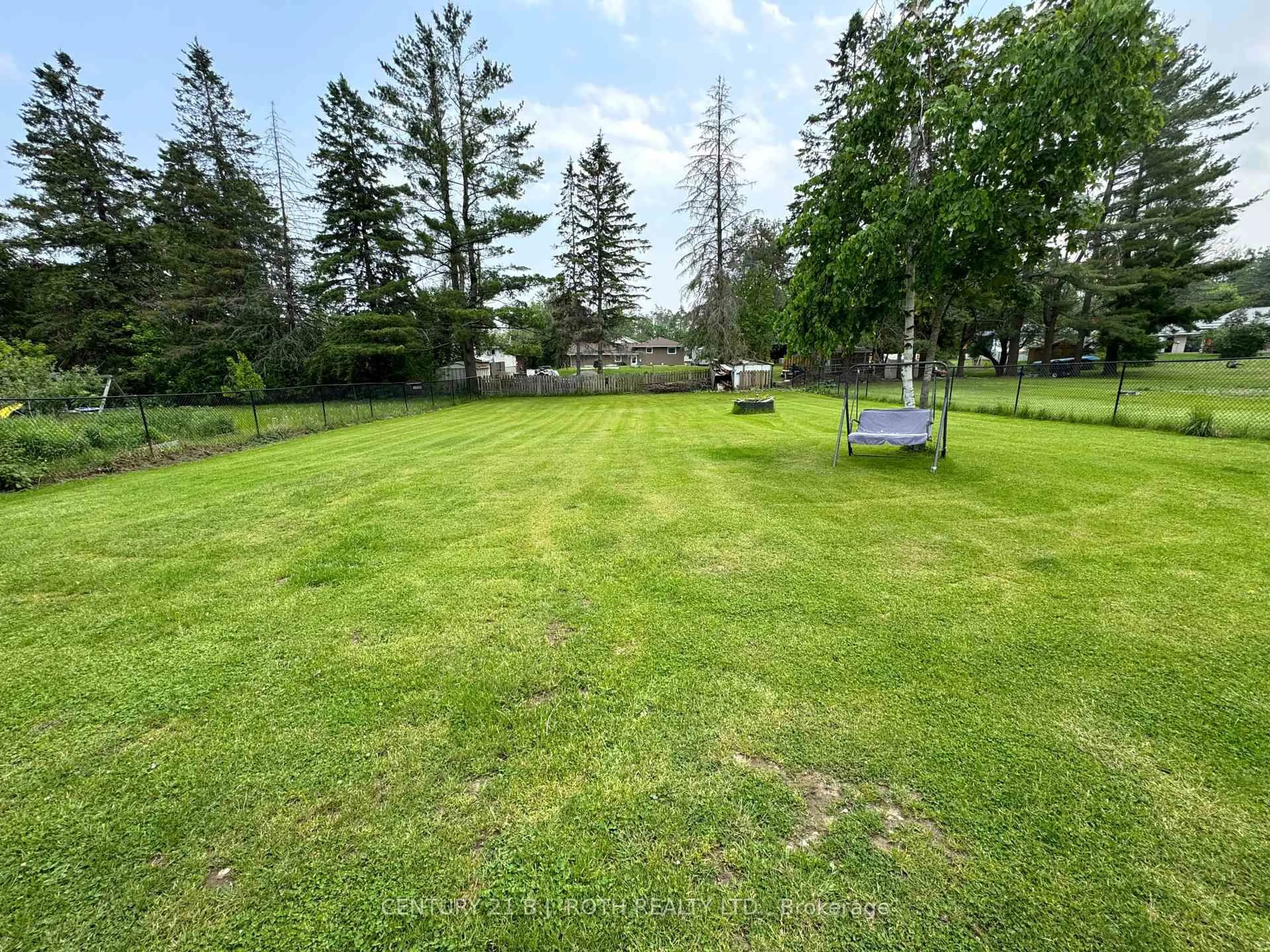 A pic from outside/outdoor area/front of a property/back of a property/a pic from drone, unknown for 96 Jamieson Cres, Oro-Medonte Ontario L3V 0H8