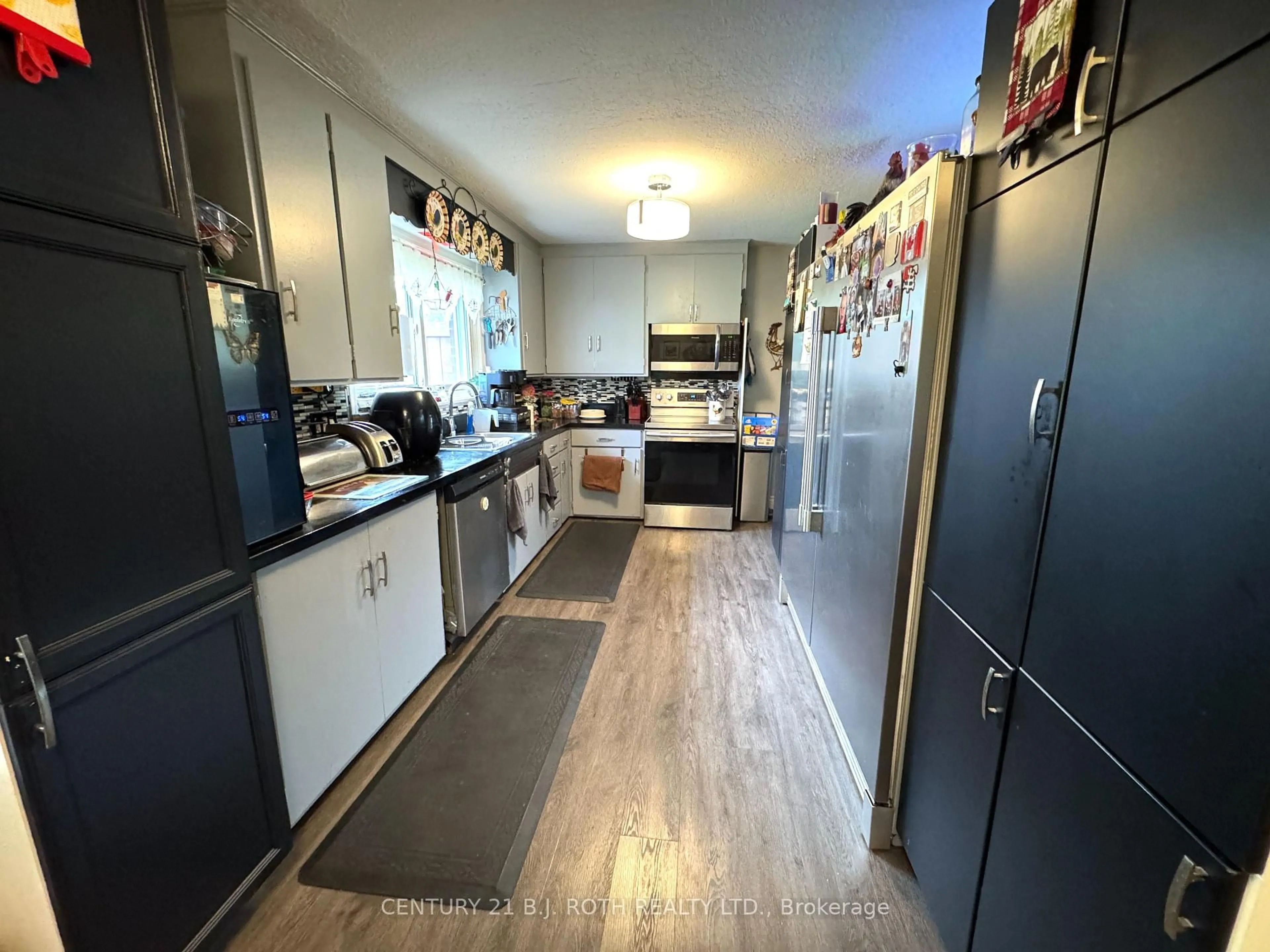 Standard kitchen, unknown for 96 Jamieson Cres, Oro-Medonte Ontario L3V 0H8