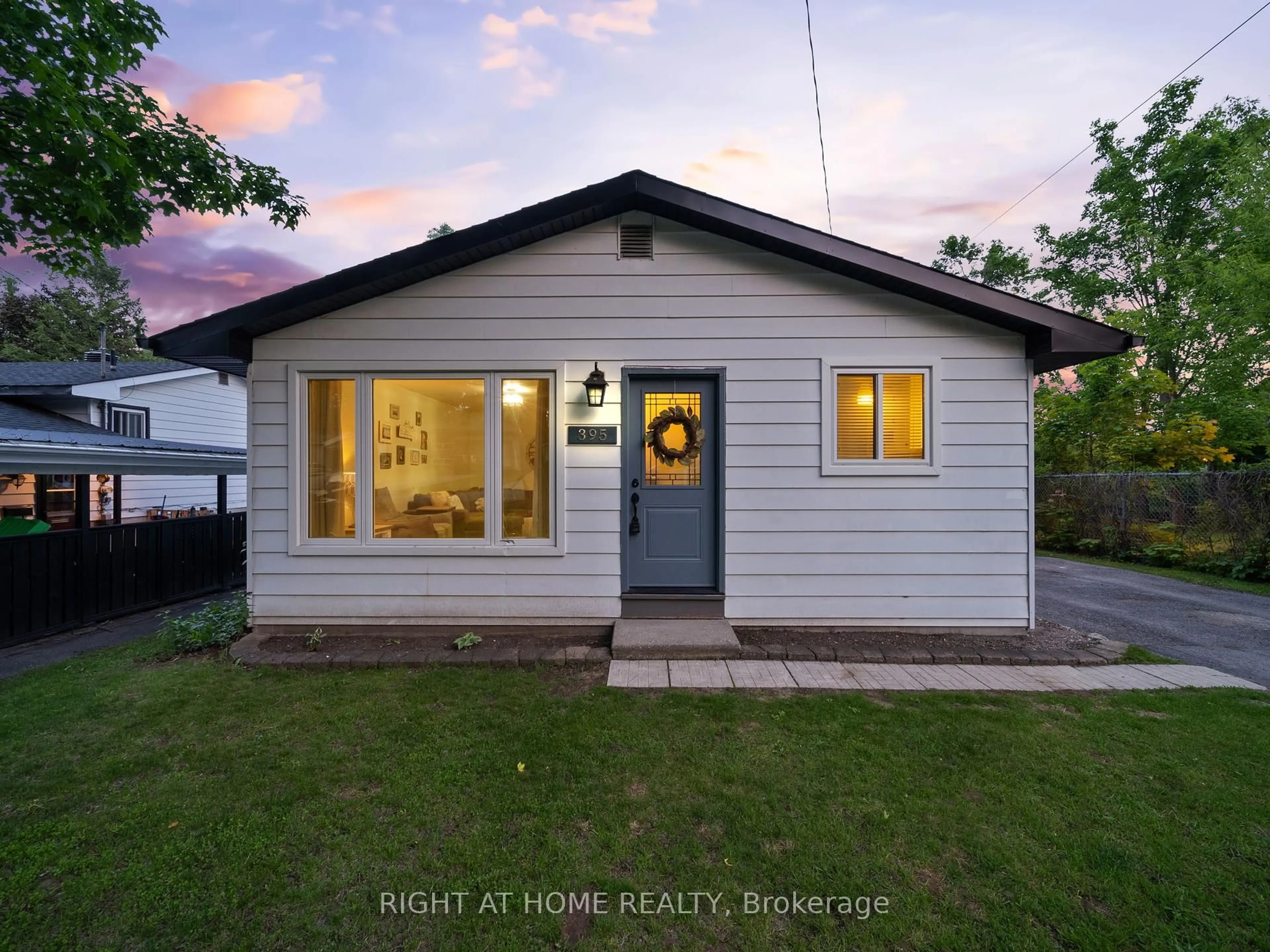 Home with vinyl exterior material, street for 395 Homewood Ave, Orillia Ontario L3V 3K9