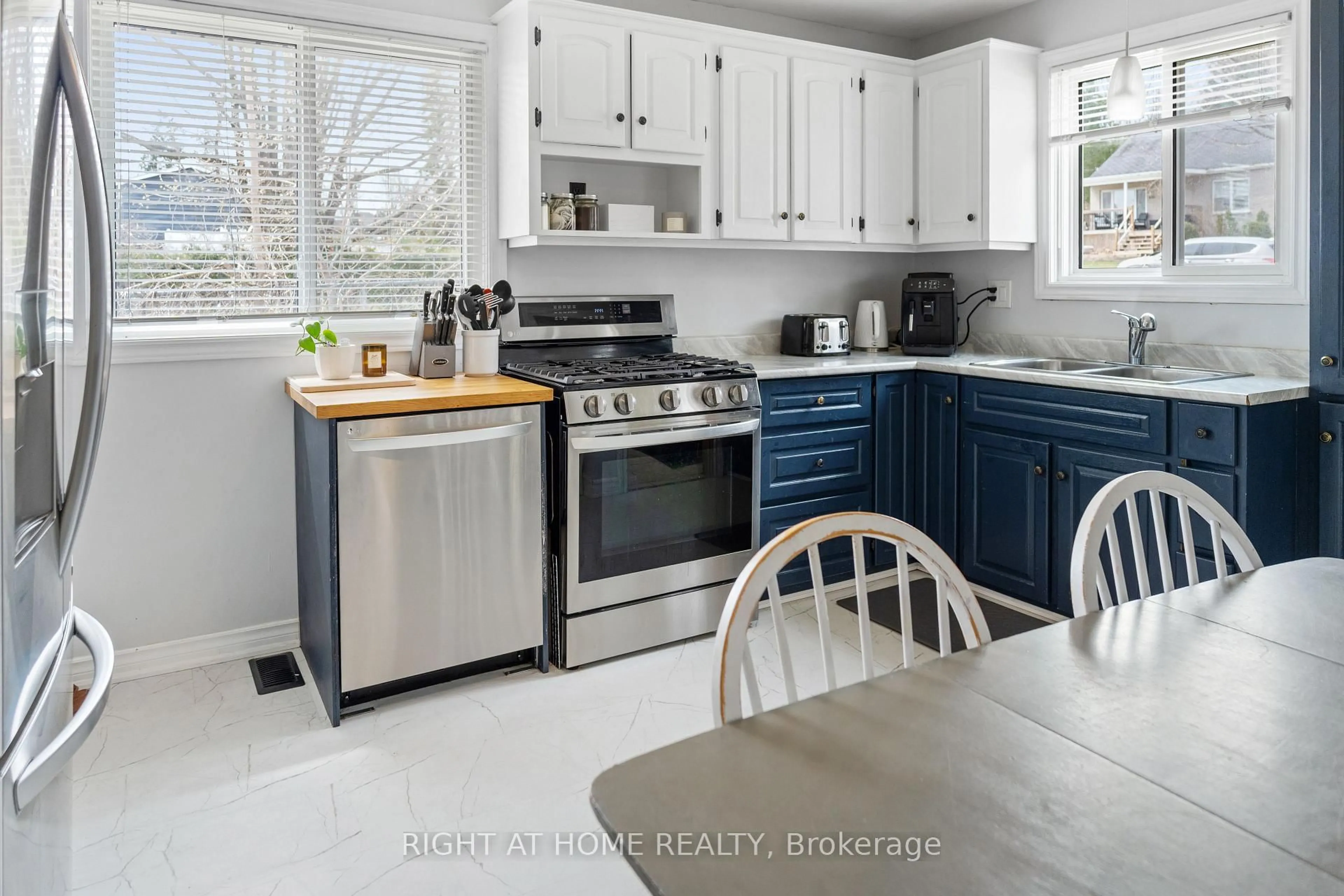 Open concept kitchen, unknown for 395 Homewood Ave, Orillia Ontario L3V 3K9