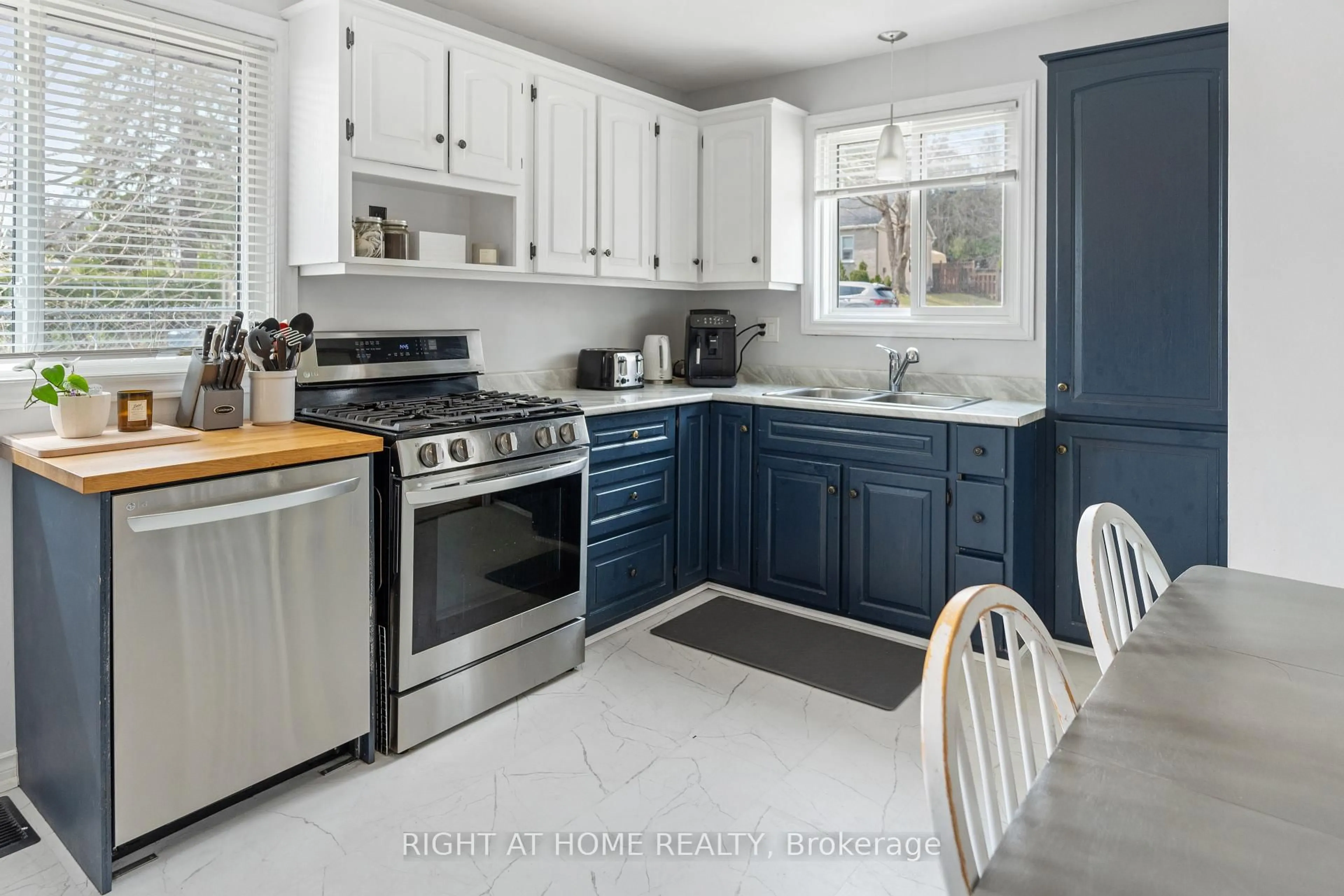 Open concept kitchen, ceramic/tile floor for 395 Homewood Ave, Orillia Ontario L3V 3K9