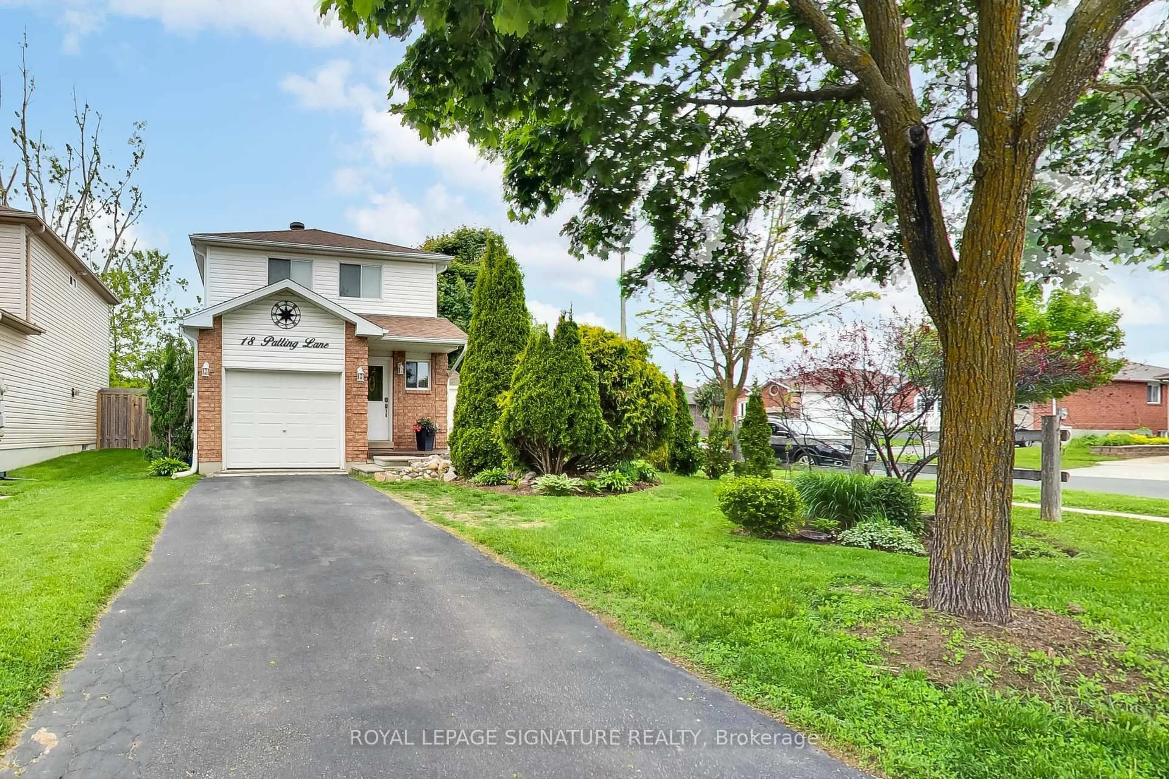 A pic from outside/outdoor area/front of a property/back of a property/a pic from drone, street for 18 Palling Lane, Barrie Ontario L4M 6H4