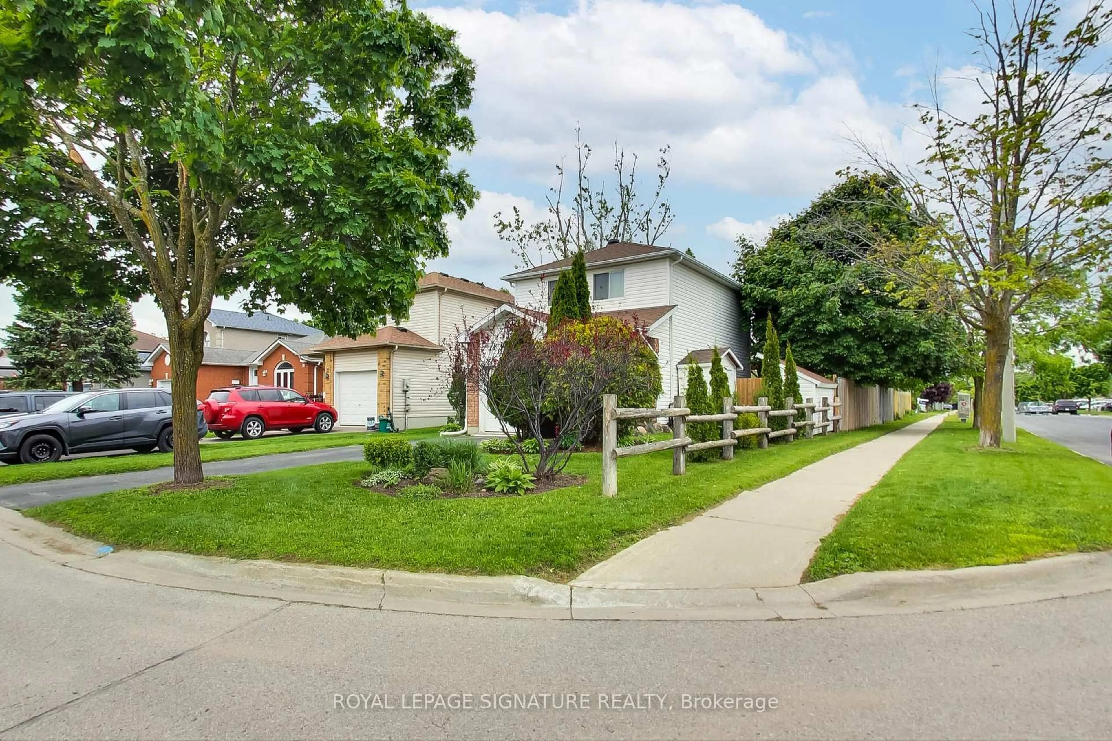A pic from outside/outdoor area/front of a property/back of a property/a pic from drone, street for 18 Palling Lane, Barrie Ontario L4M 6H4