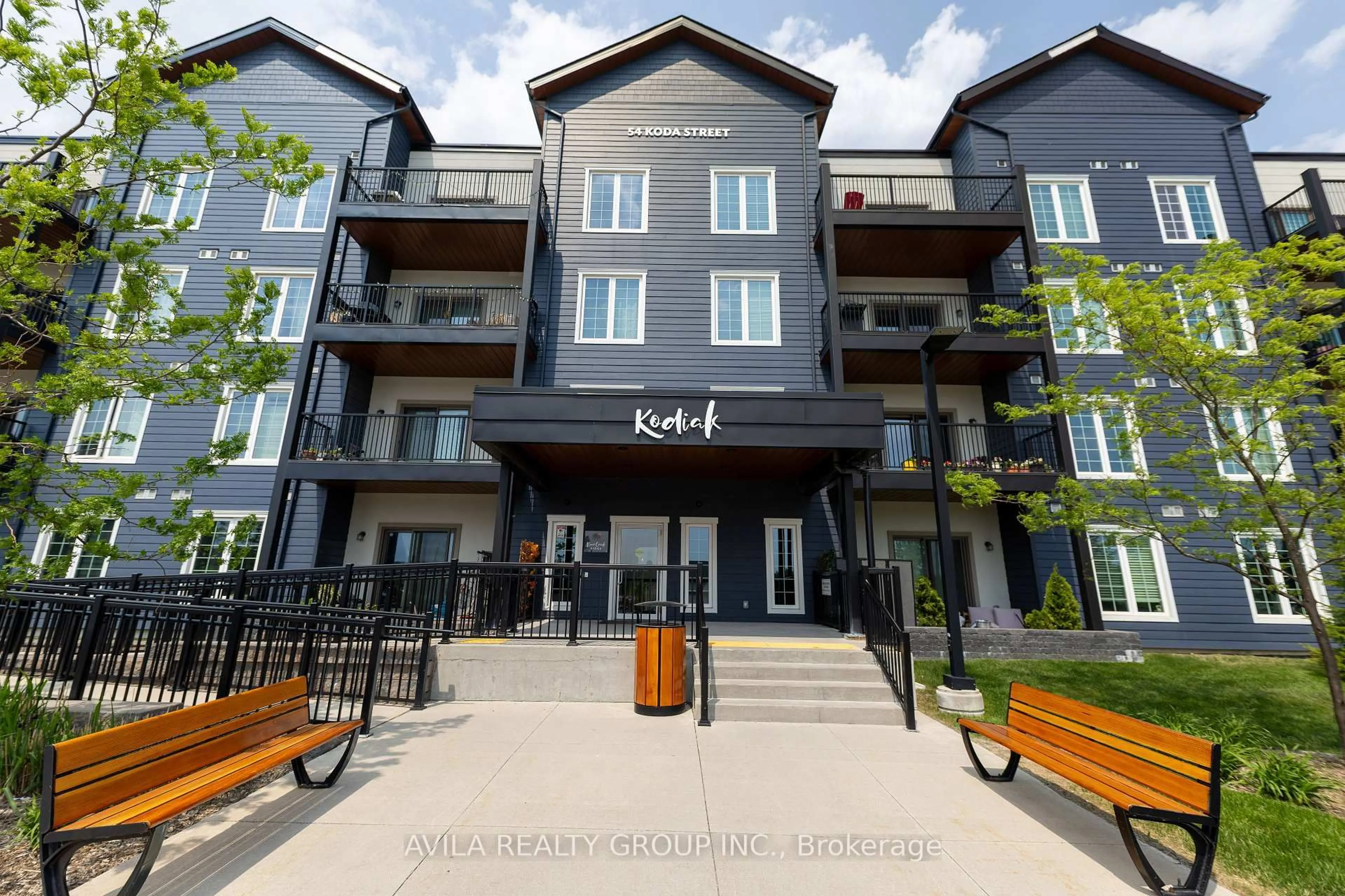 Patio, mountain view for 54 Koda St #302, Barrie Ontario L9J 0J6