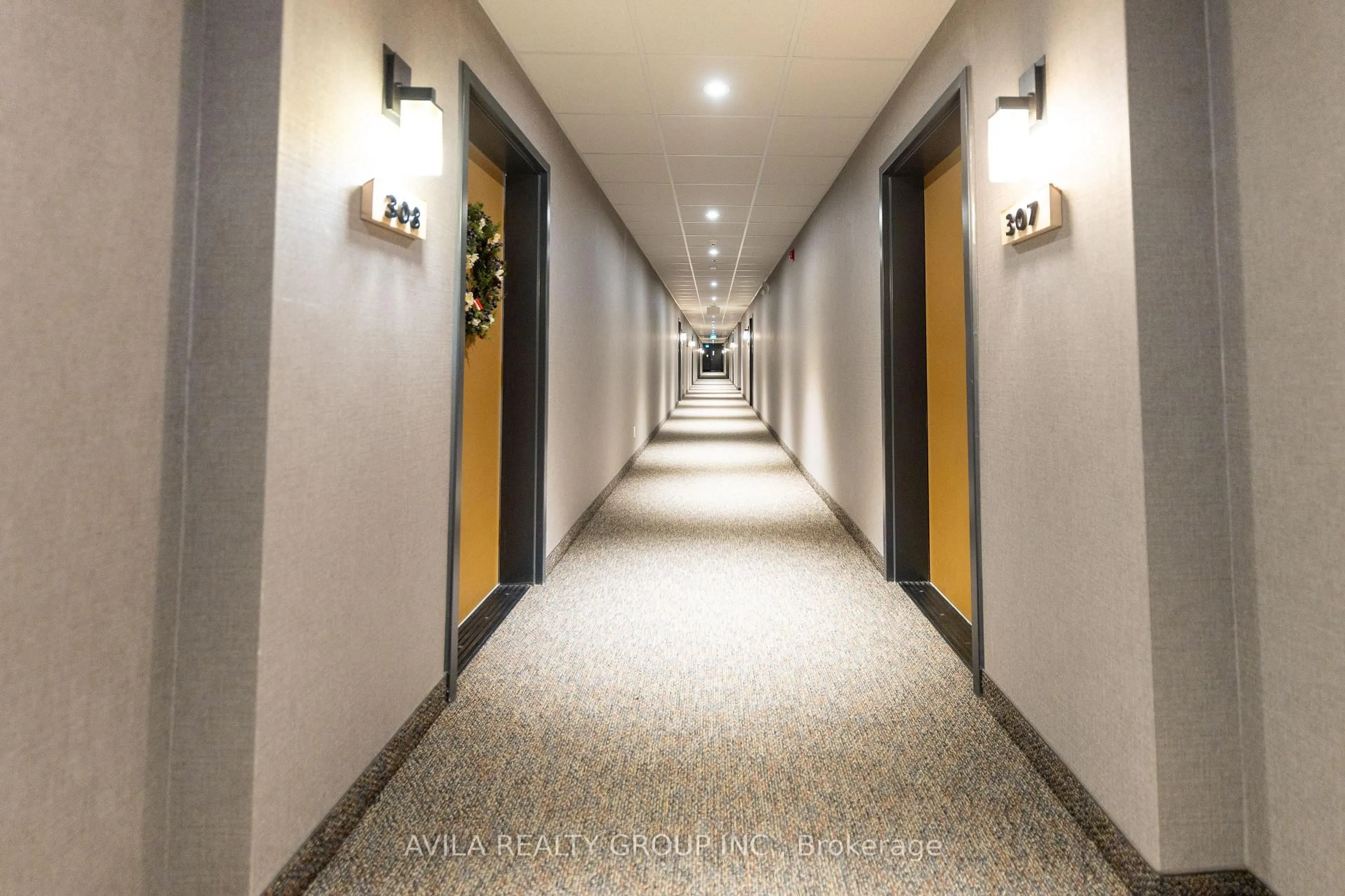 Indoor foyer for 54 Koda St #302, Barrie Ontario L9J 0J6