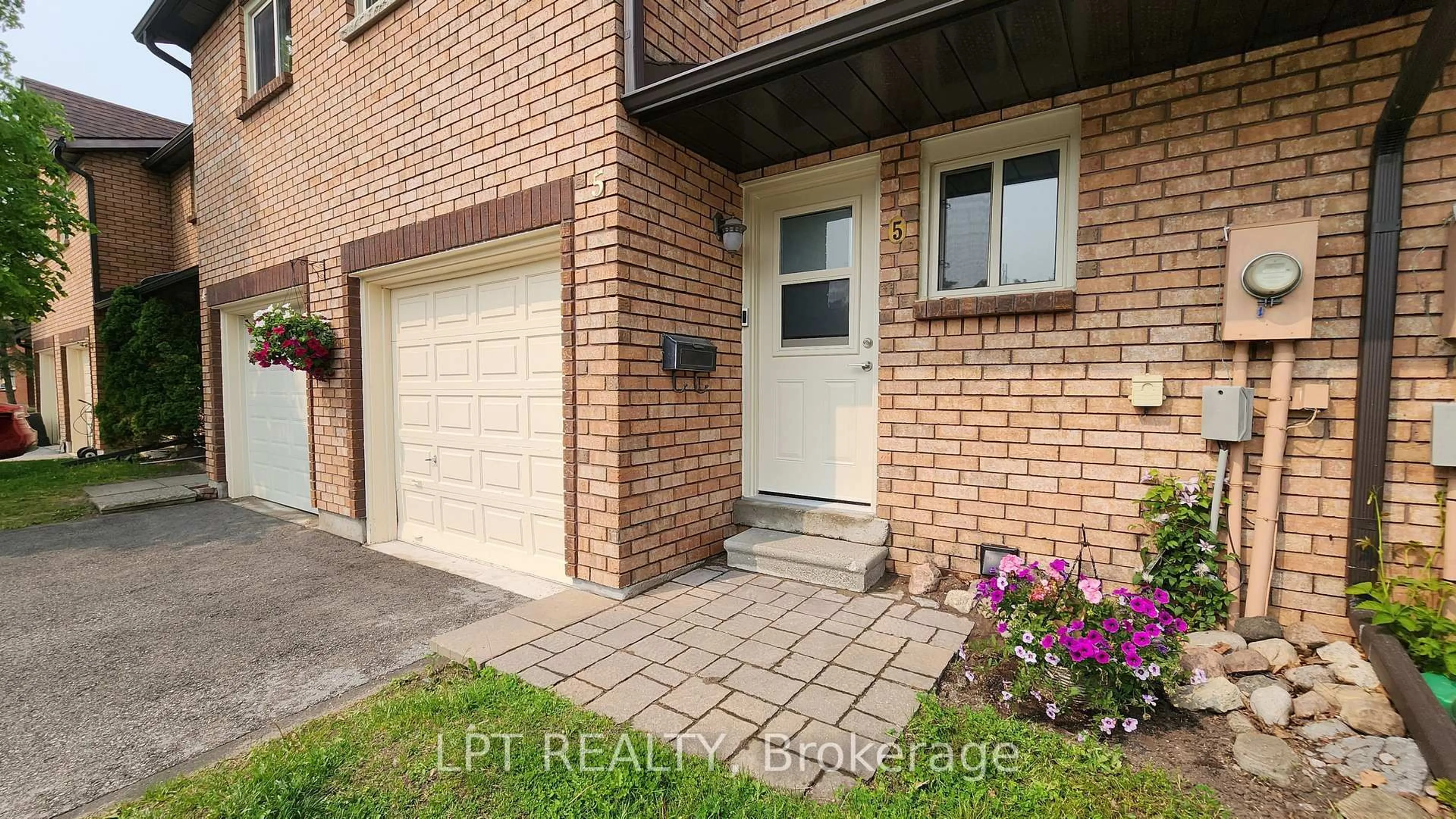 Unknown for 5 Evergreen Crt, Barrie Ontario L4N 6W7