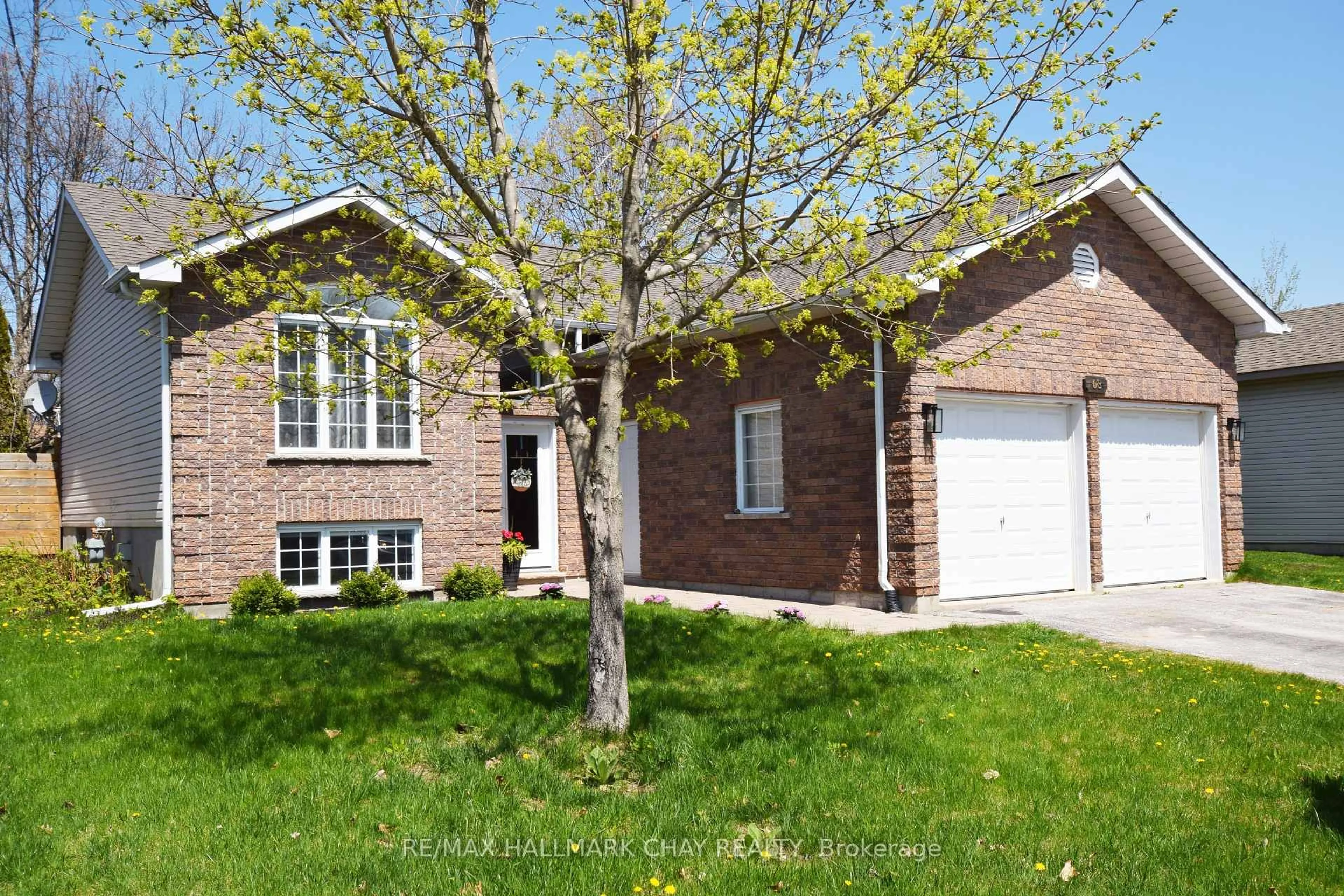 Home with brick exterior material, street for 68 Anderson Cres, Tay Ontario L0K 2A0