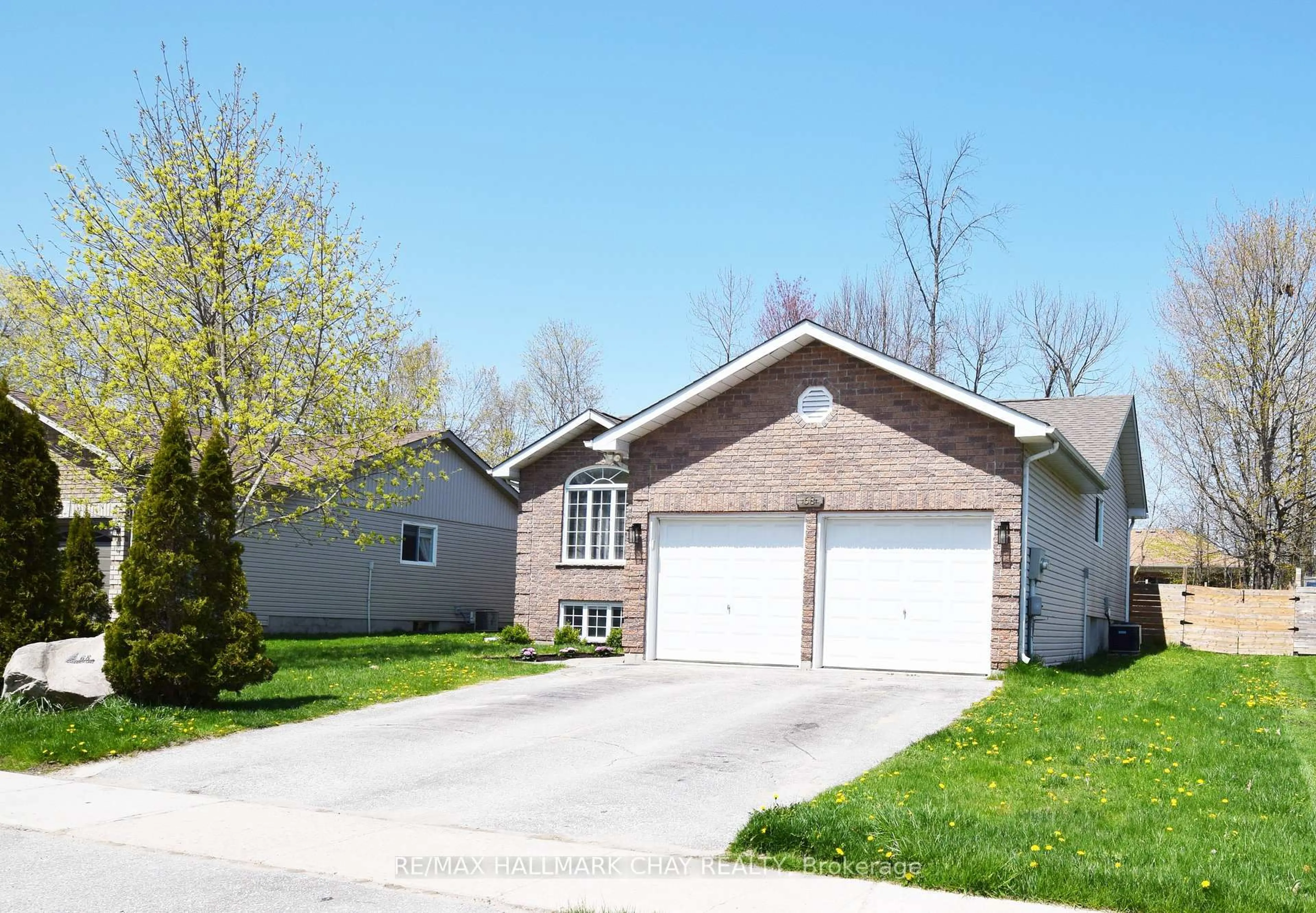 Home with vinyl exterior material, street for 68 Anderson Cres, Tay Ontario L0K 2A0