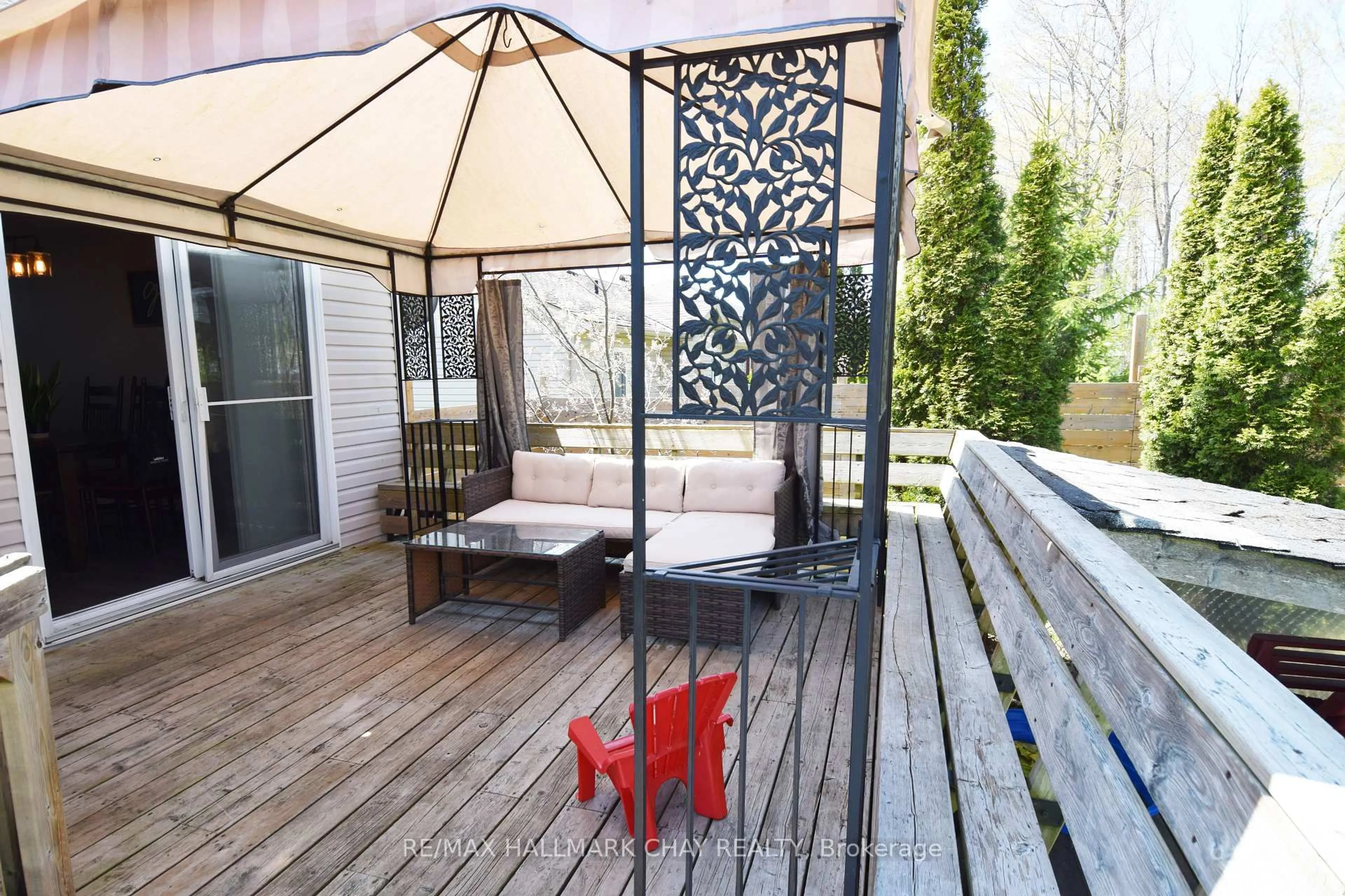 Patio, street for 68 Anderson Cres, Tay Ontario L0K 2A0