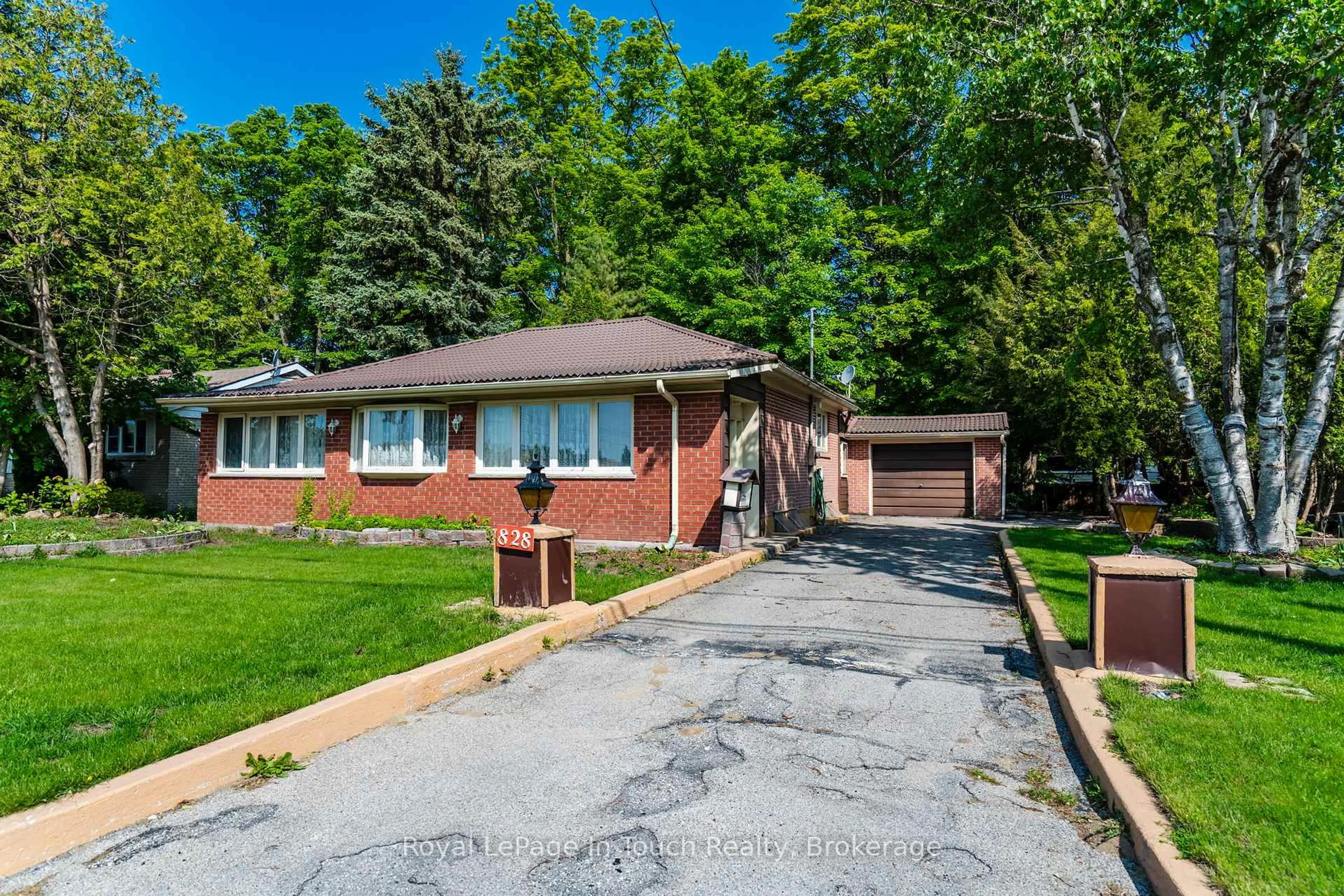 Home with brick exterior material, street for 828 Hugel Ave, Midland Ontario L4R 1X6