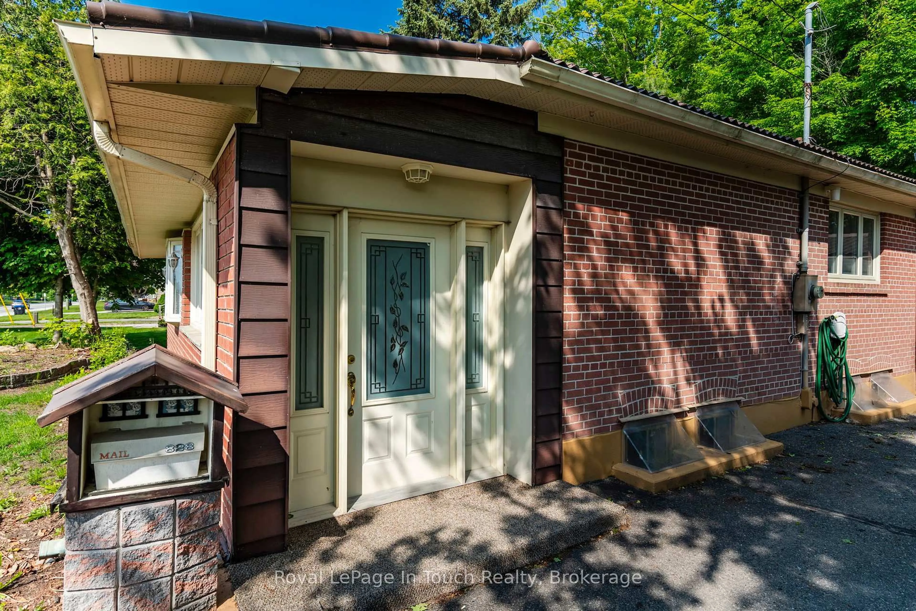 Home with brick exterior material, street for 828 Hugel Ave, Midland Ontario L4R 1X6