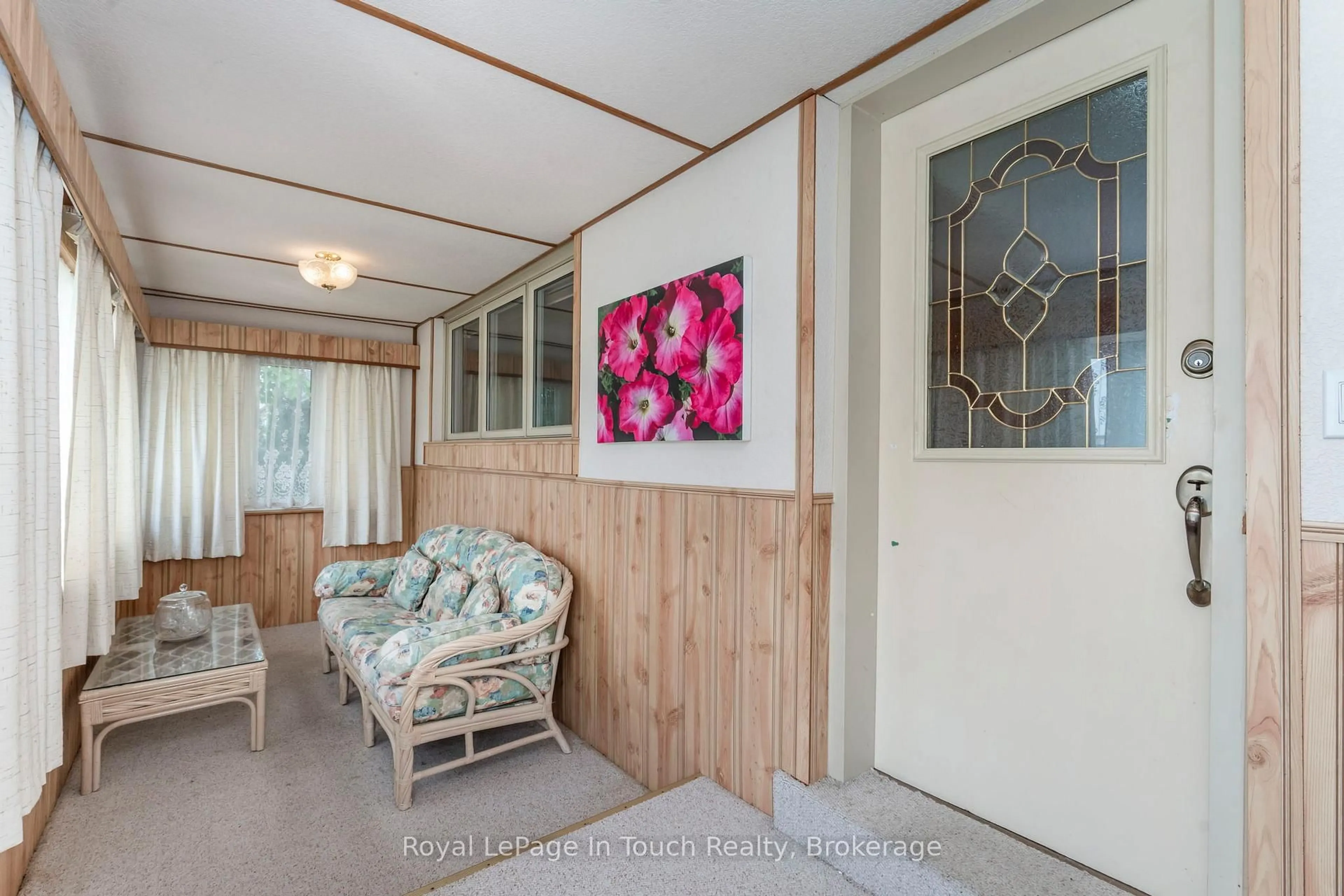 Indoor entryway for 828 Hugel Ave, Midland Ontario L4R 1X6