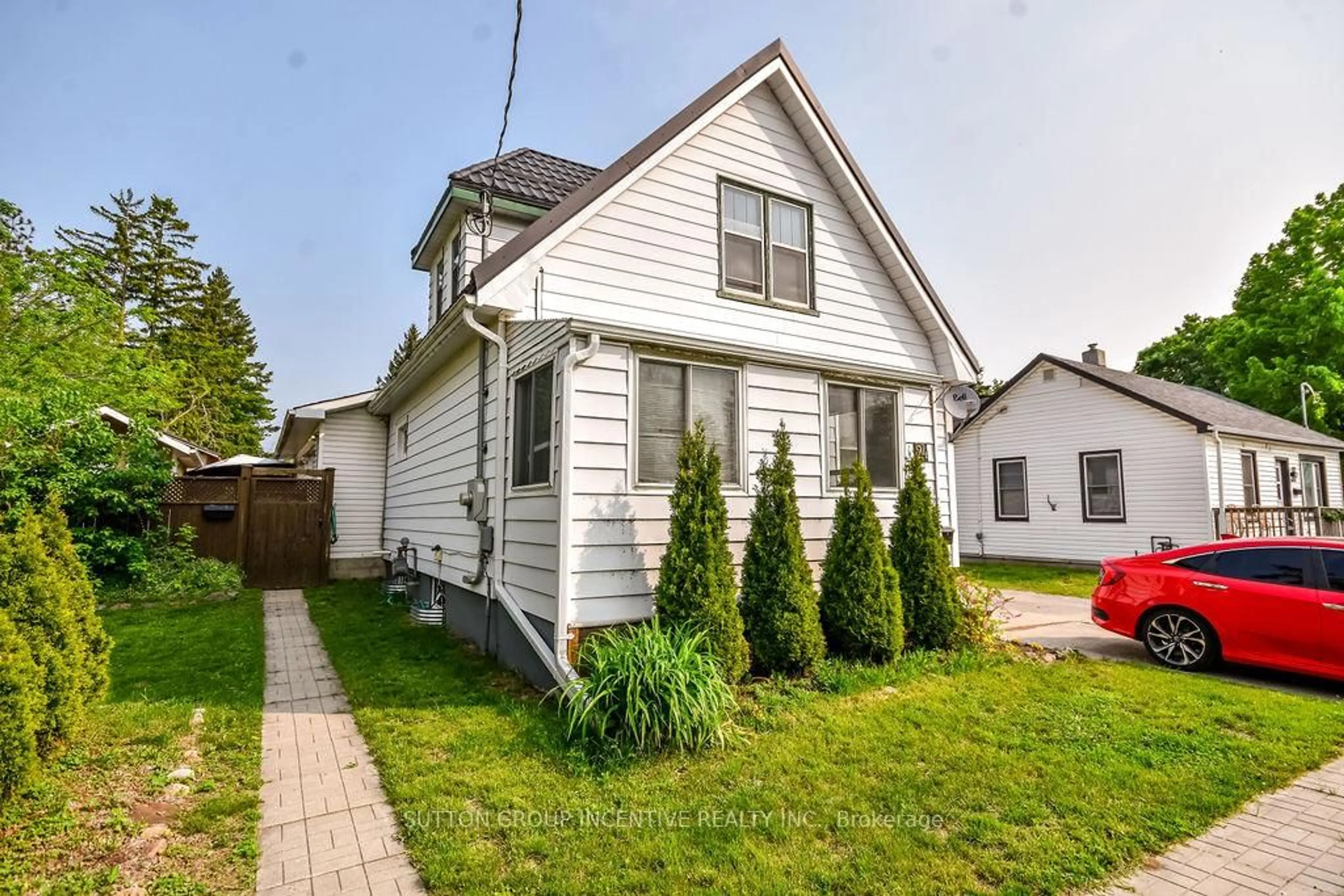 Home with vinyl exterior material, street for 24 Henry St, Barrie Ontario L4N 1C4