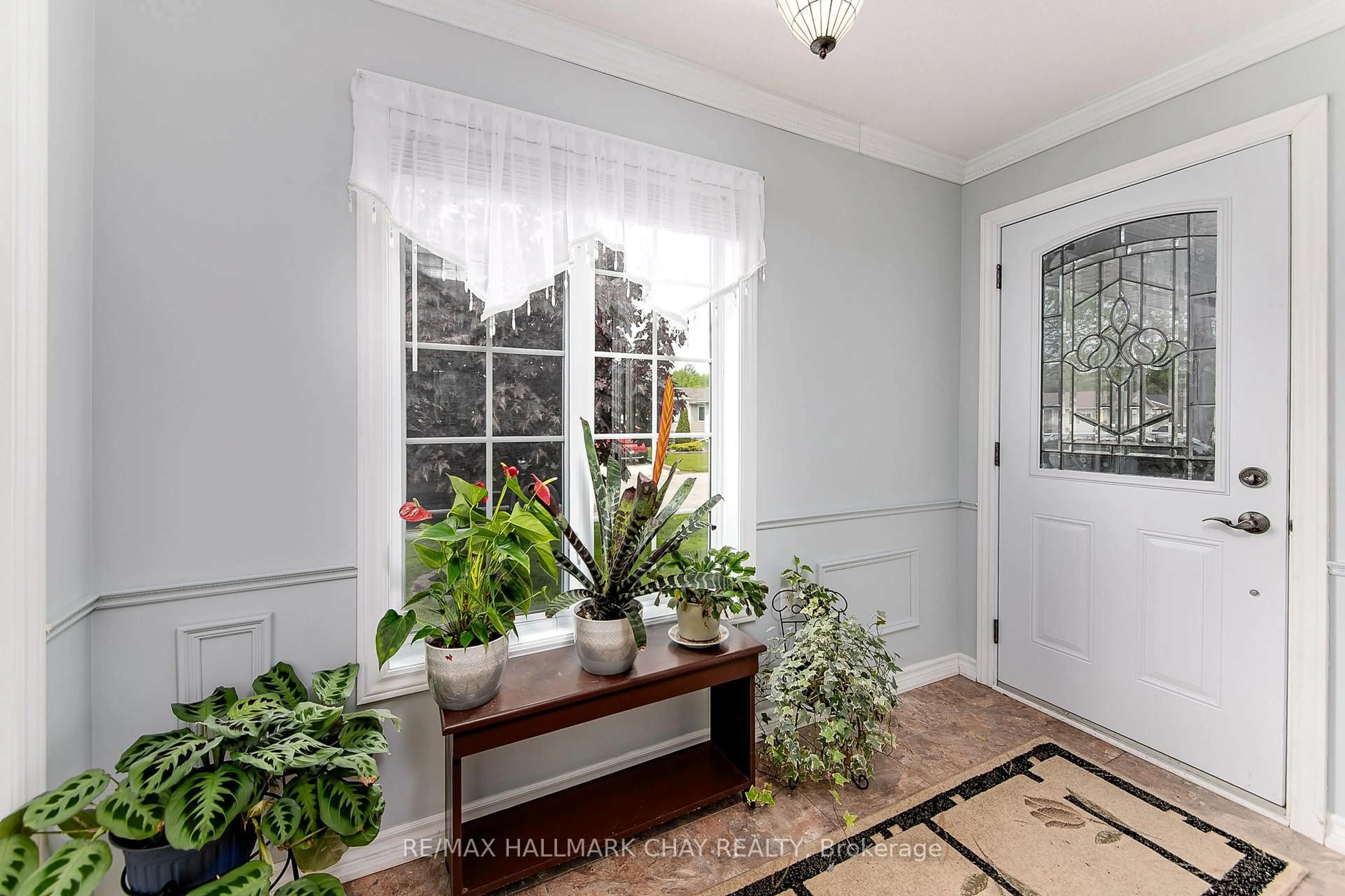 Indoor entryway for 5 Virginia Ave, Wasaga Beach Ontario L9Z 3A8
