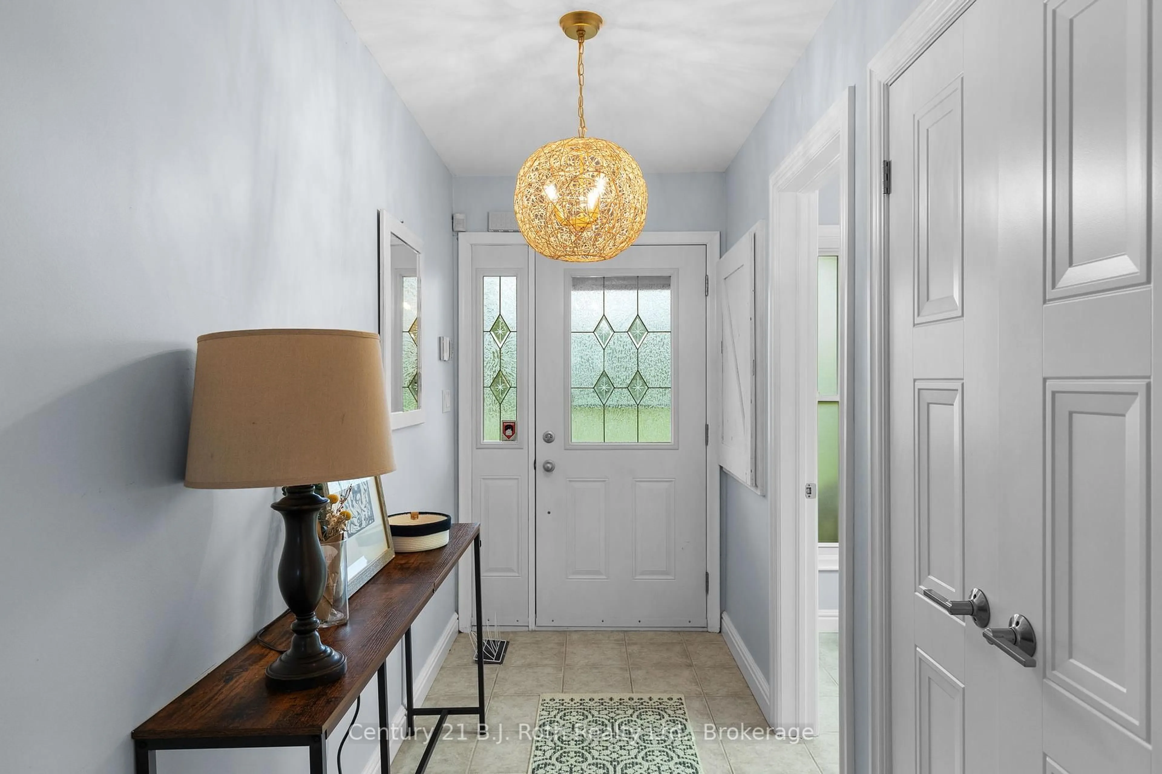 Indoor entryway for 3772 Harry's Lane, Ramara Ontario L3V 0L1