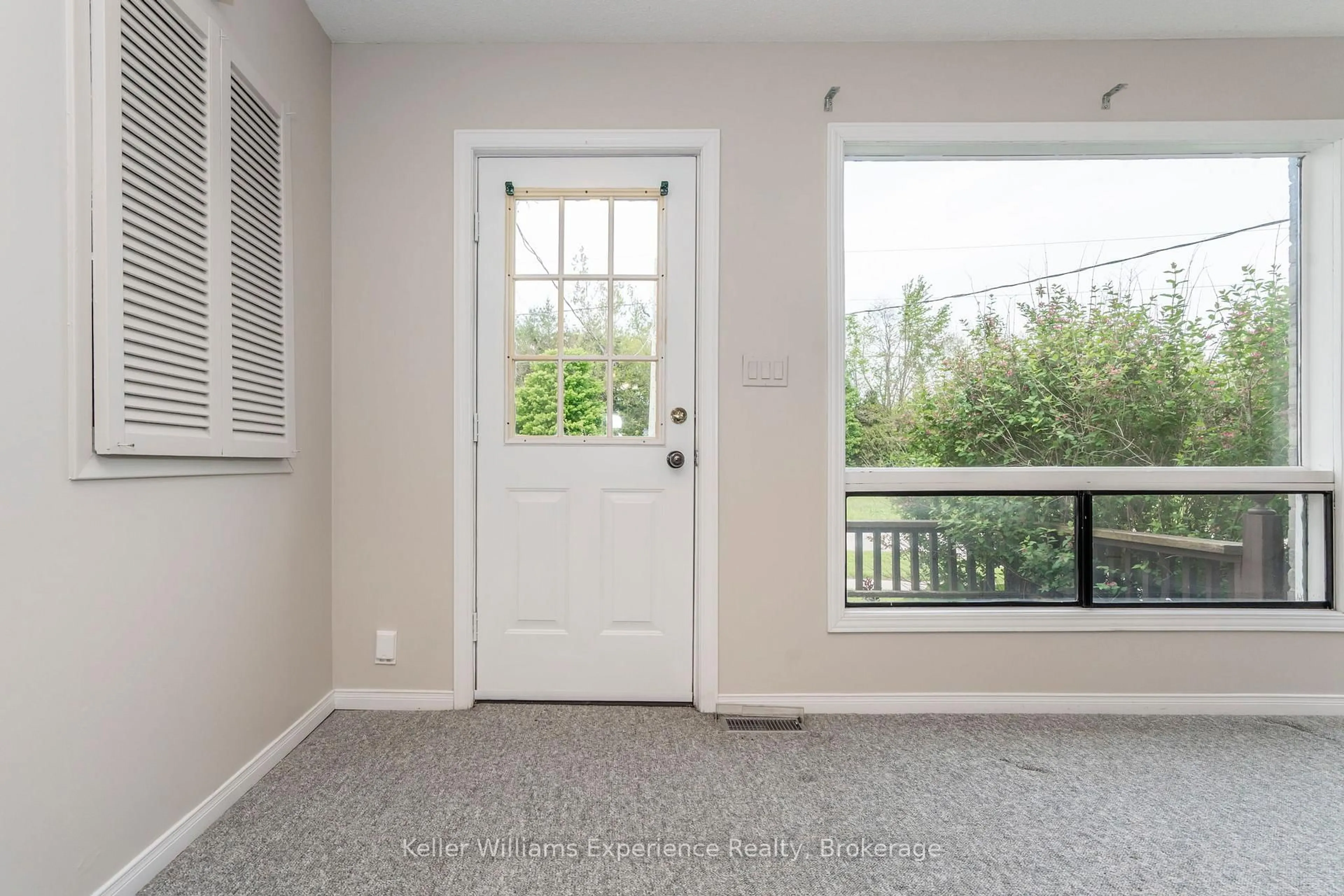 Indoor entryway for 1788 Phelpston Rd, Springwater Ontario L0L 2K0