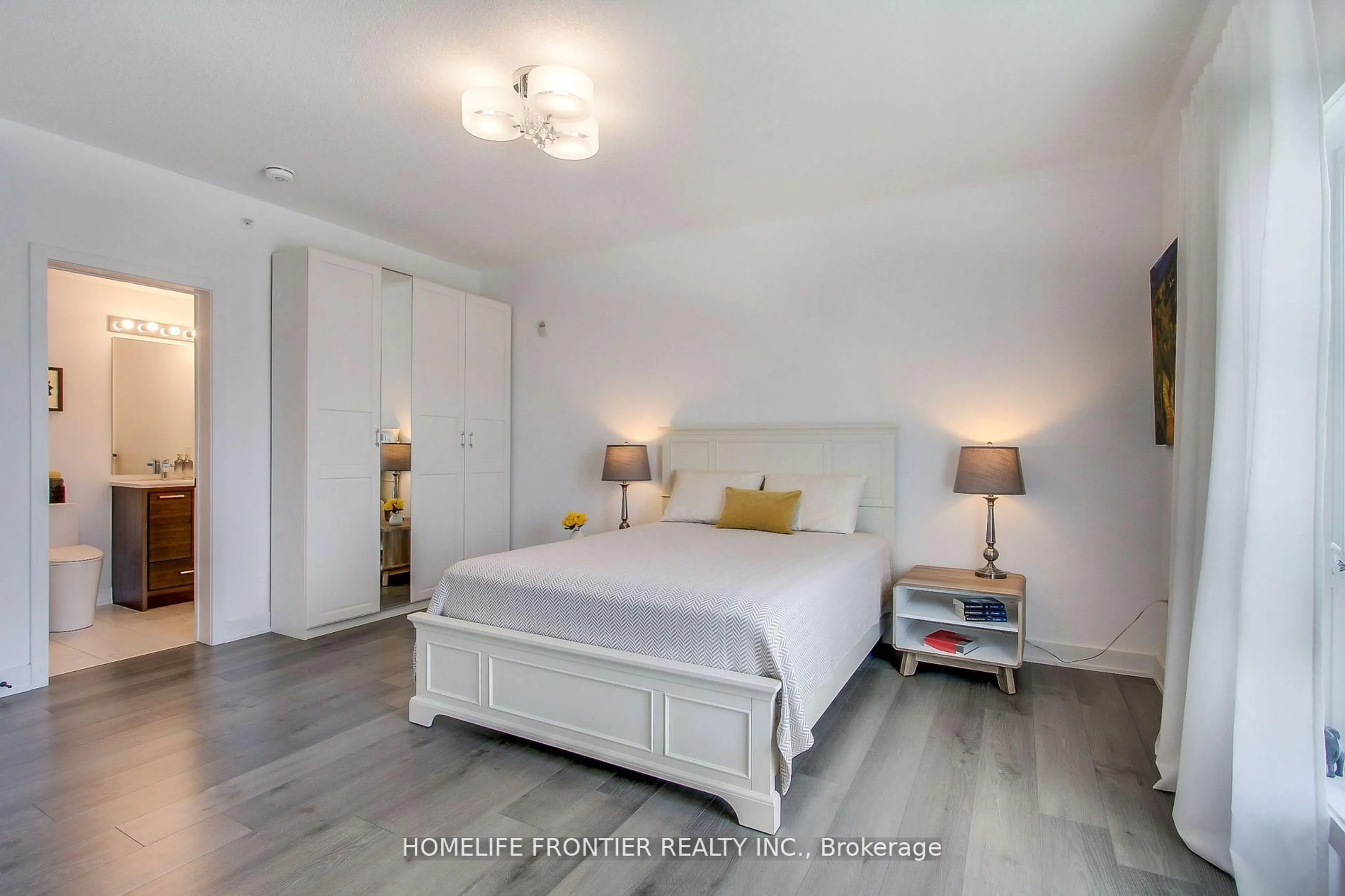 Bedroom with bed, unknown for 4 Spice Way #318, Barrie Ontario L9J 0M2