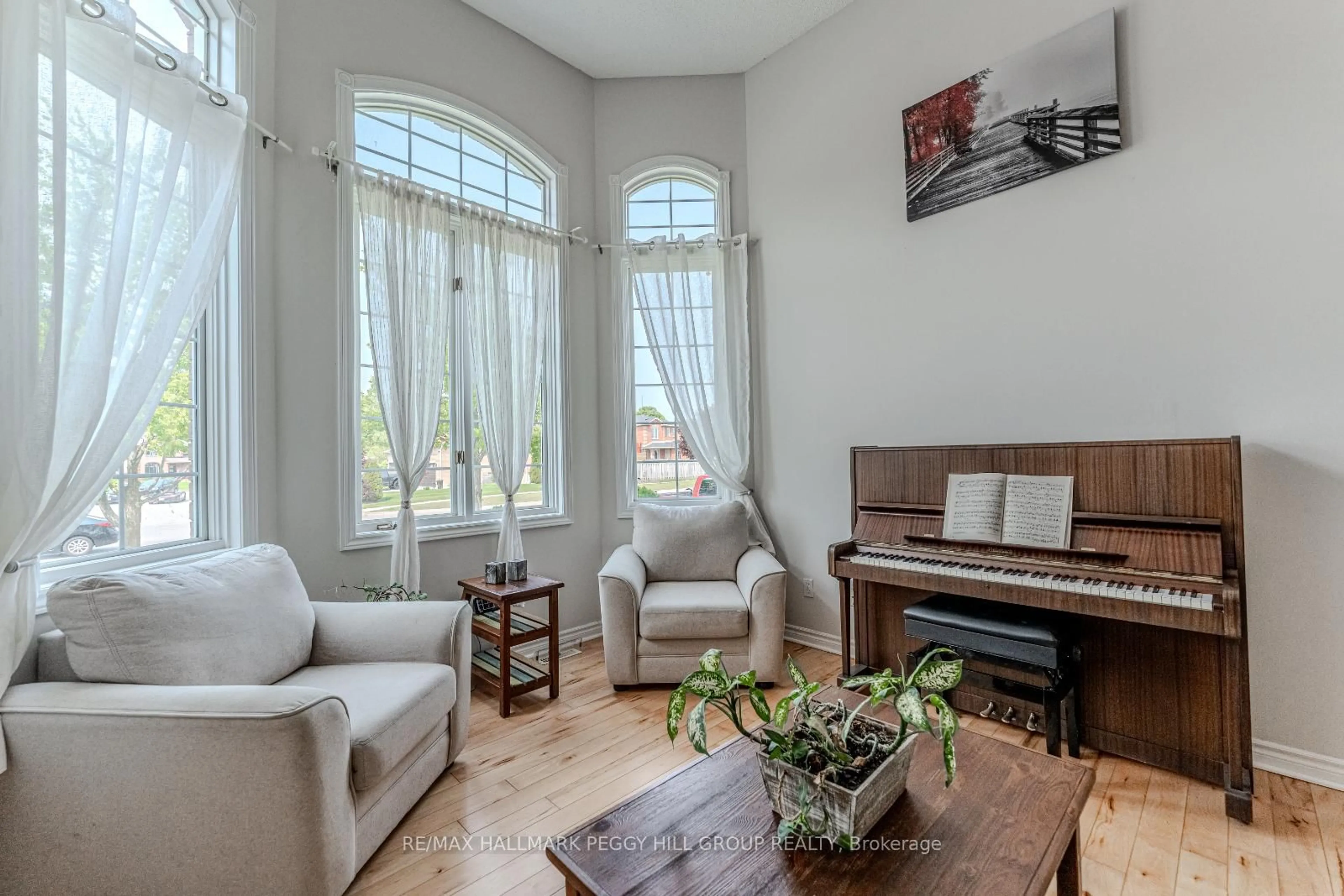 Living room with furniture, ceramic/tile floor for 255 Mapleton Ave, Barrie Ontario L4N 8T3