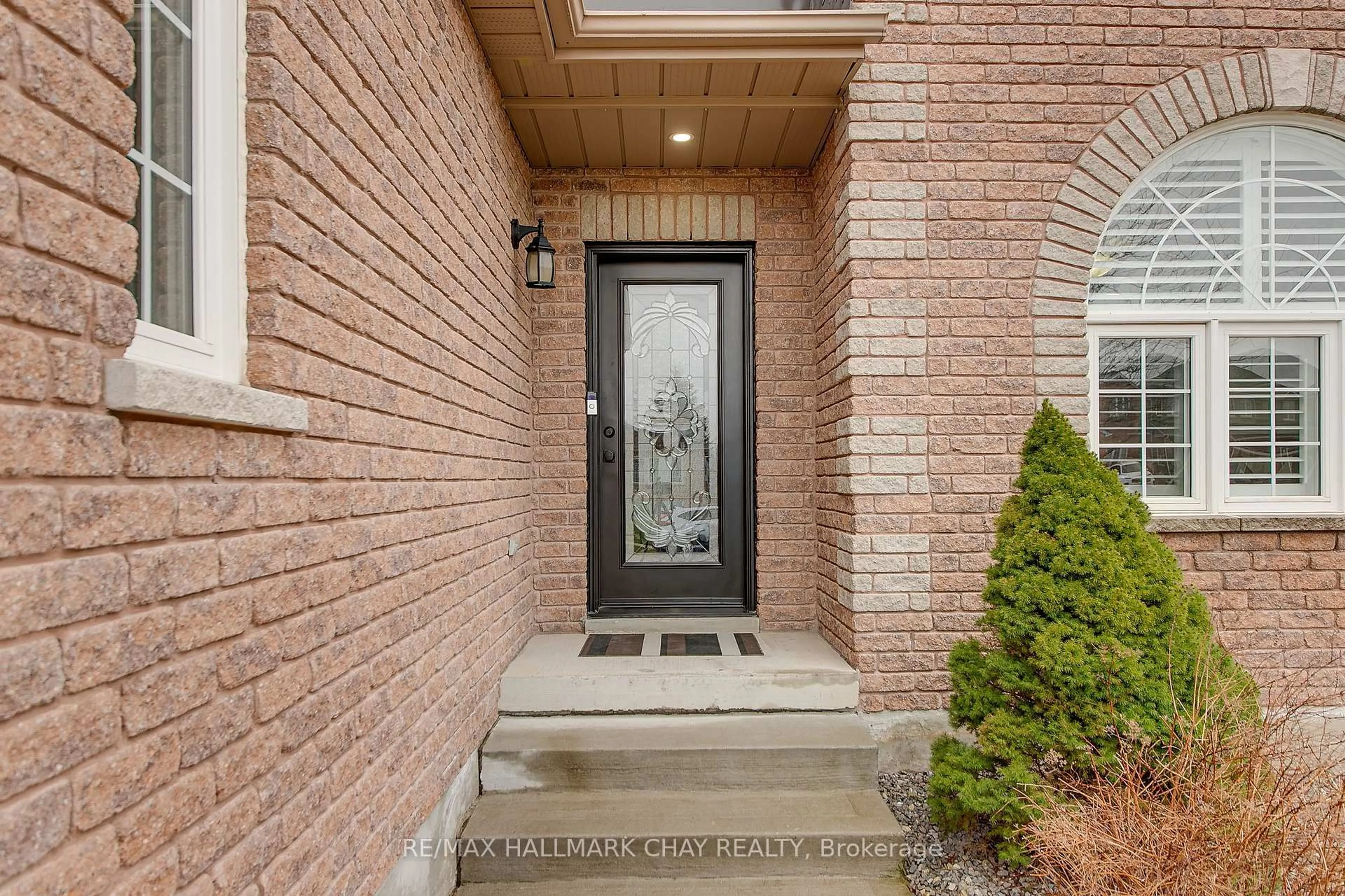 Indoor entryway for 7 Penvill Tr, Barrie Ontario L4N 1T7