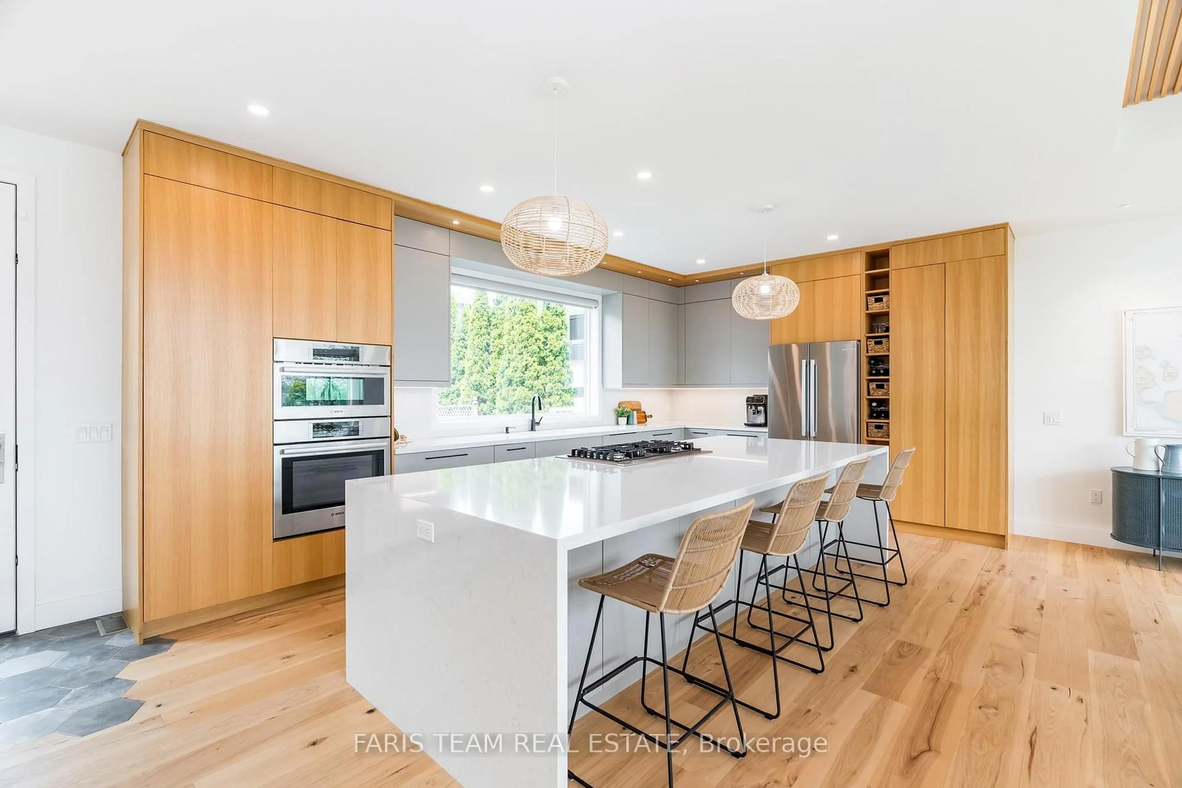 Contemporary kitchen, wood/laminate floor for 202 Kempenfelt Dr, Barrie Ontario L4M 1C3