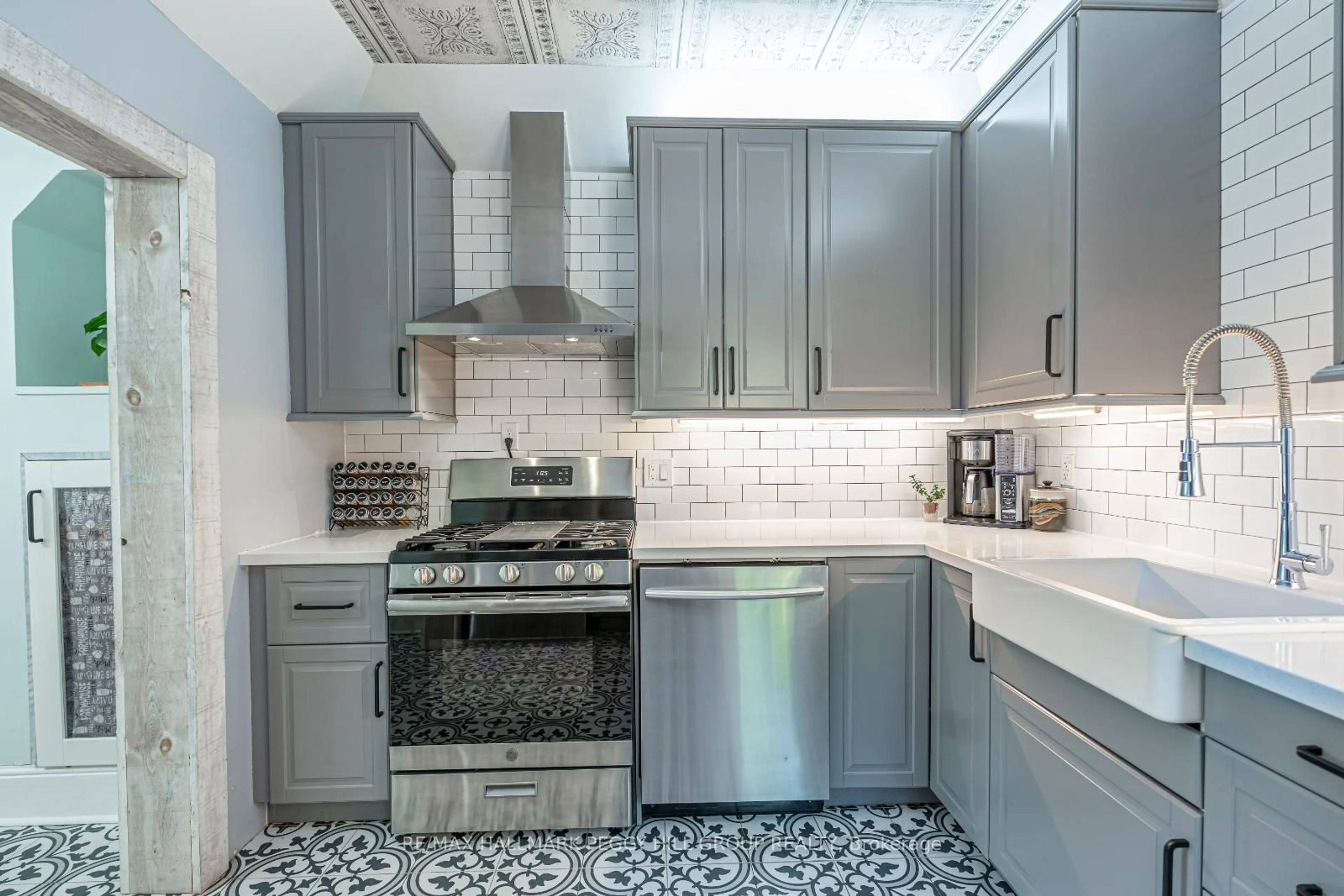 Contemporary kitchen, ceramic/tile floor for 1046 Harbourview Dr, Midland Ontario L4R 5J4