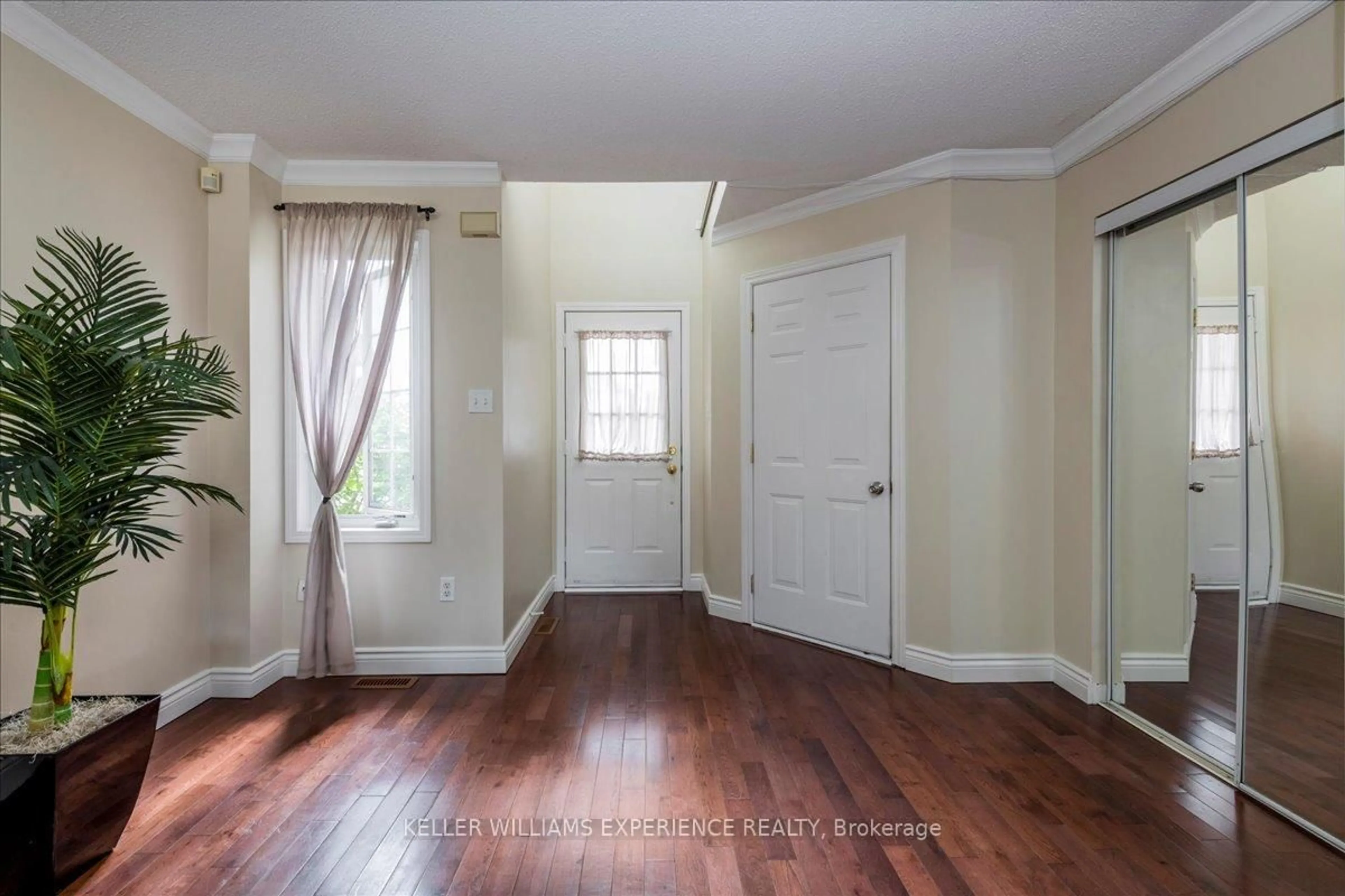 Indoor entryway for 39 Coleman Dr, Barrie Ontario L4N 0R6