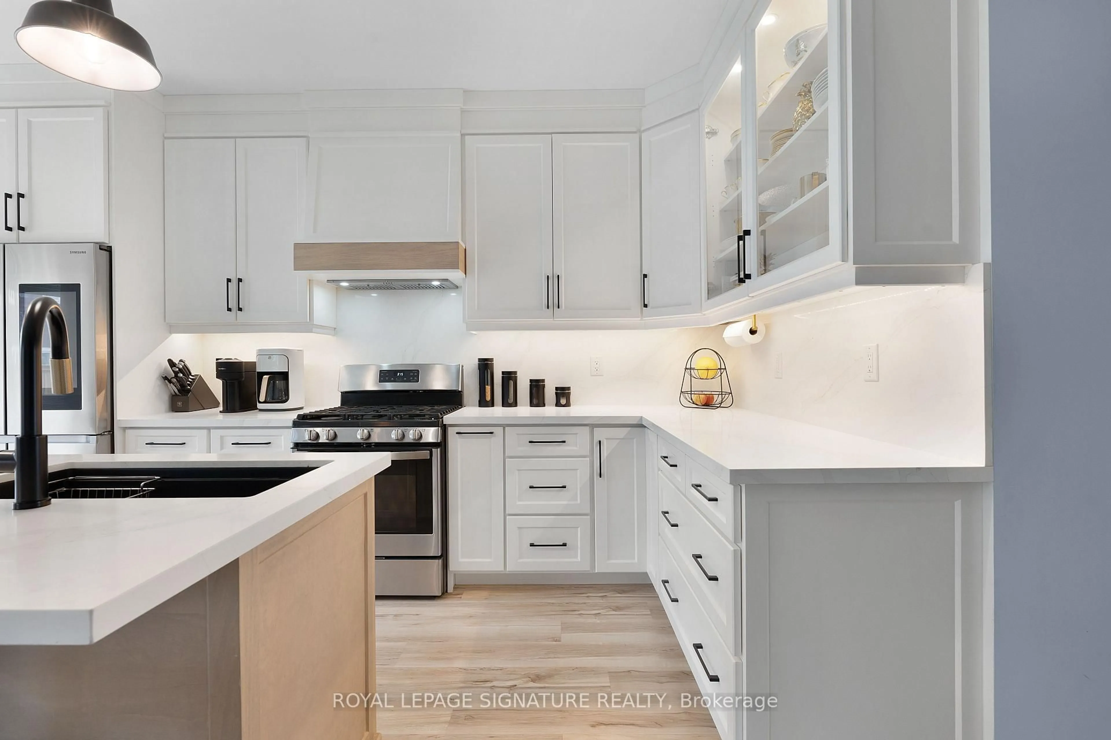 Contemporary kitchen, unknown for 11 Hills Thistle Dr, Wasaga Beach Ontario L9Z 0J3