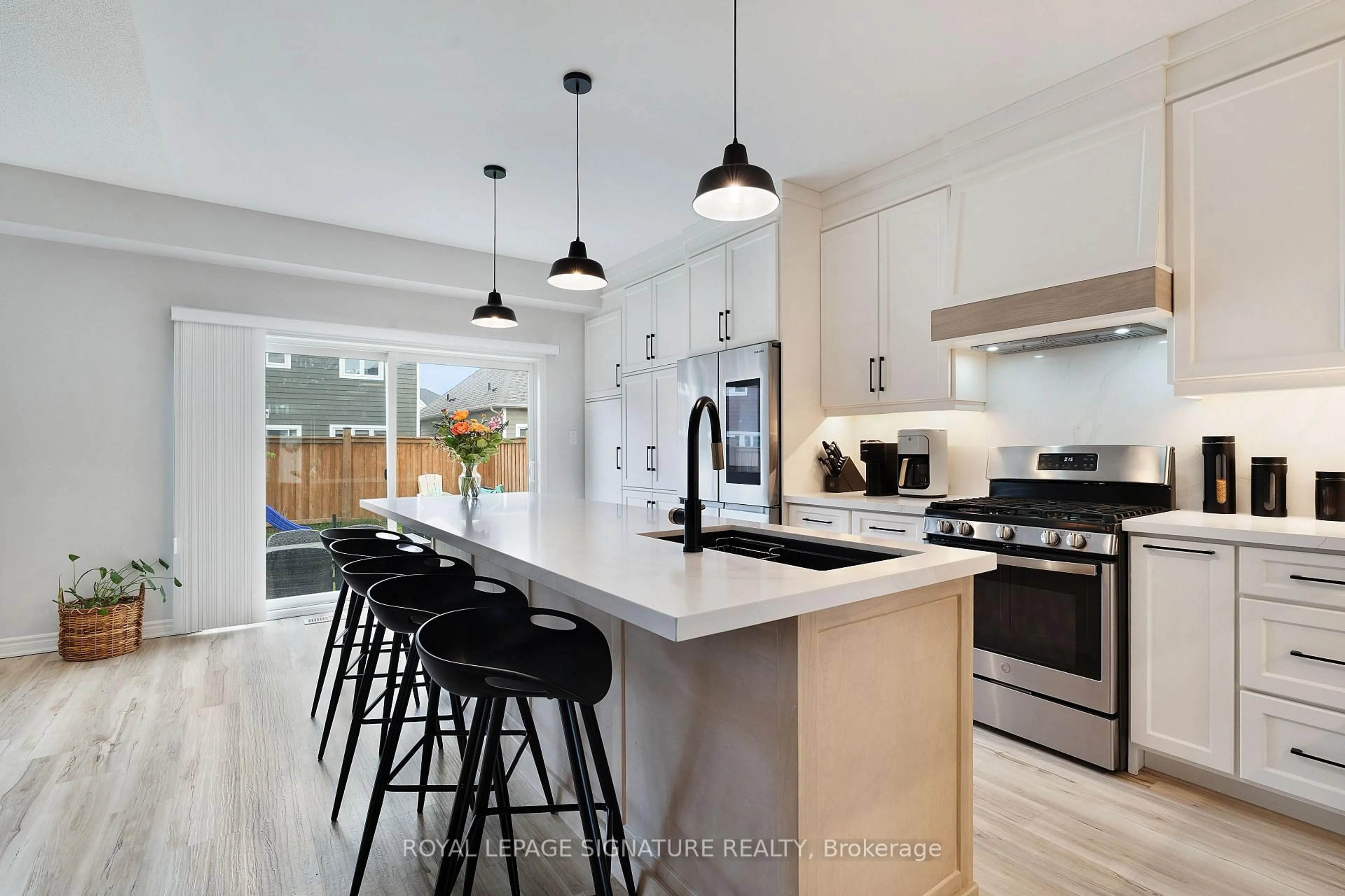 Contemporary kitchen, ceramic/tile floor for 11 Hills Thistle Dr, Wasaga Beach Ontario L9Z 0J3