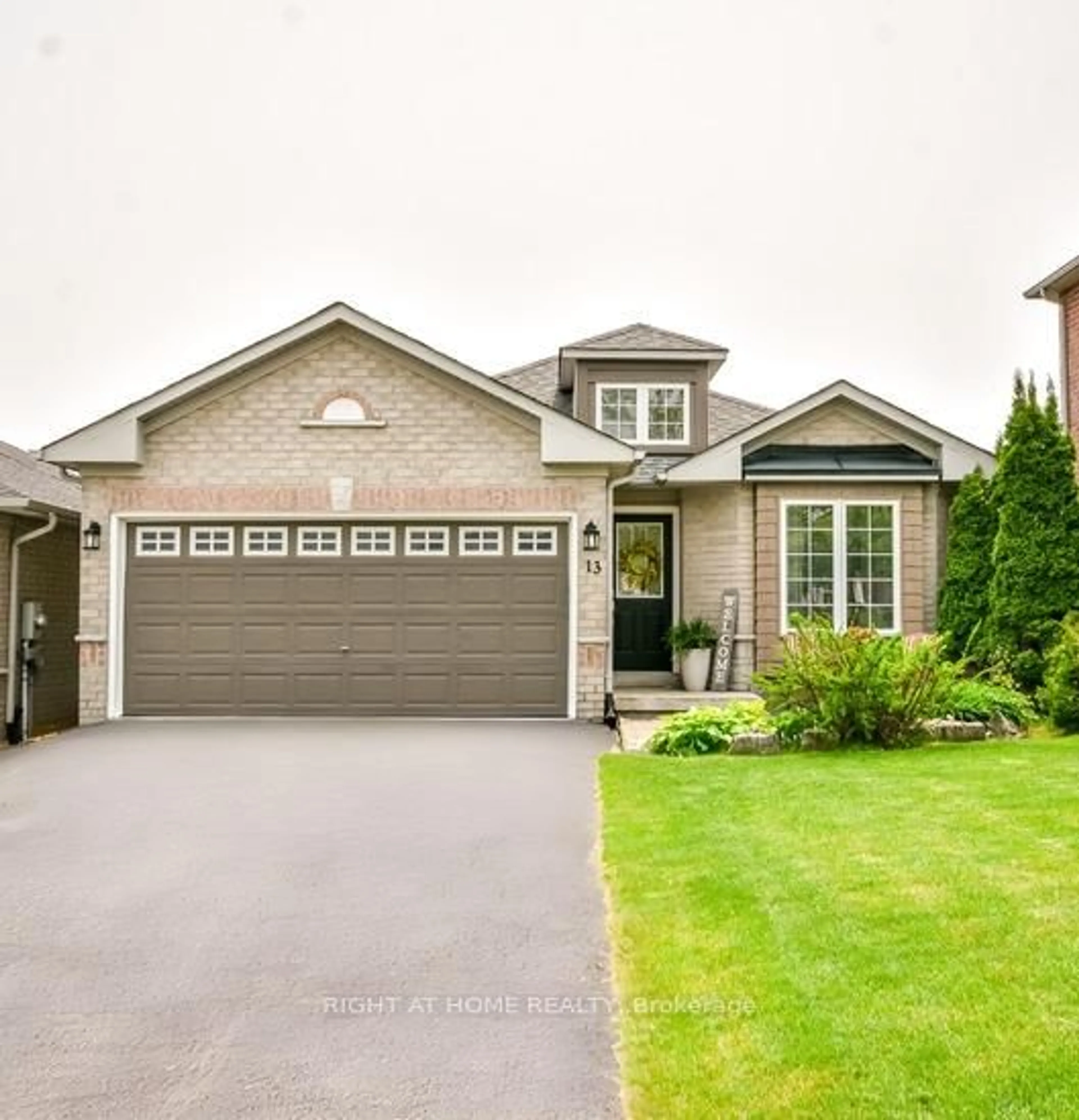 Home with vinyl exterior material, street for 13 Couples Crt, Barrie Ontario L4M 6V5