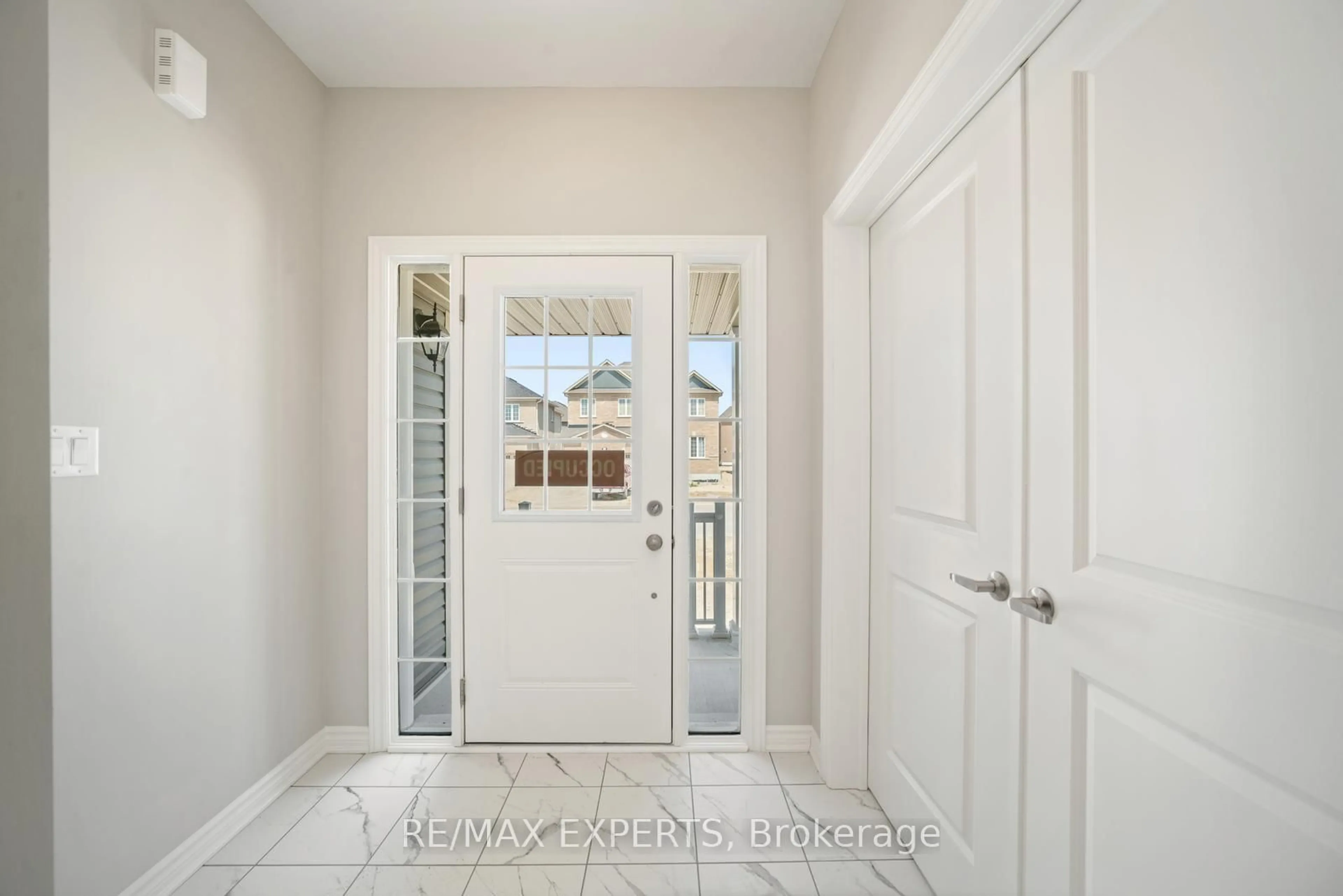 Indoor entryway for 216 cubitt St, Clearview Ontario L0M 1S0