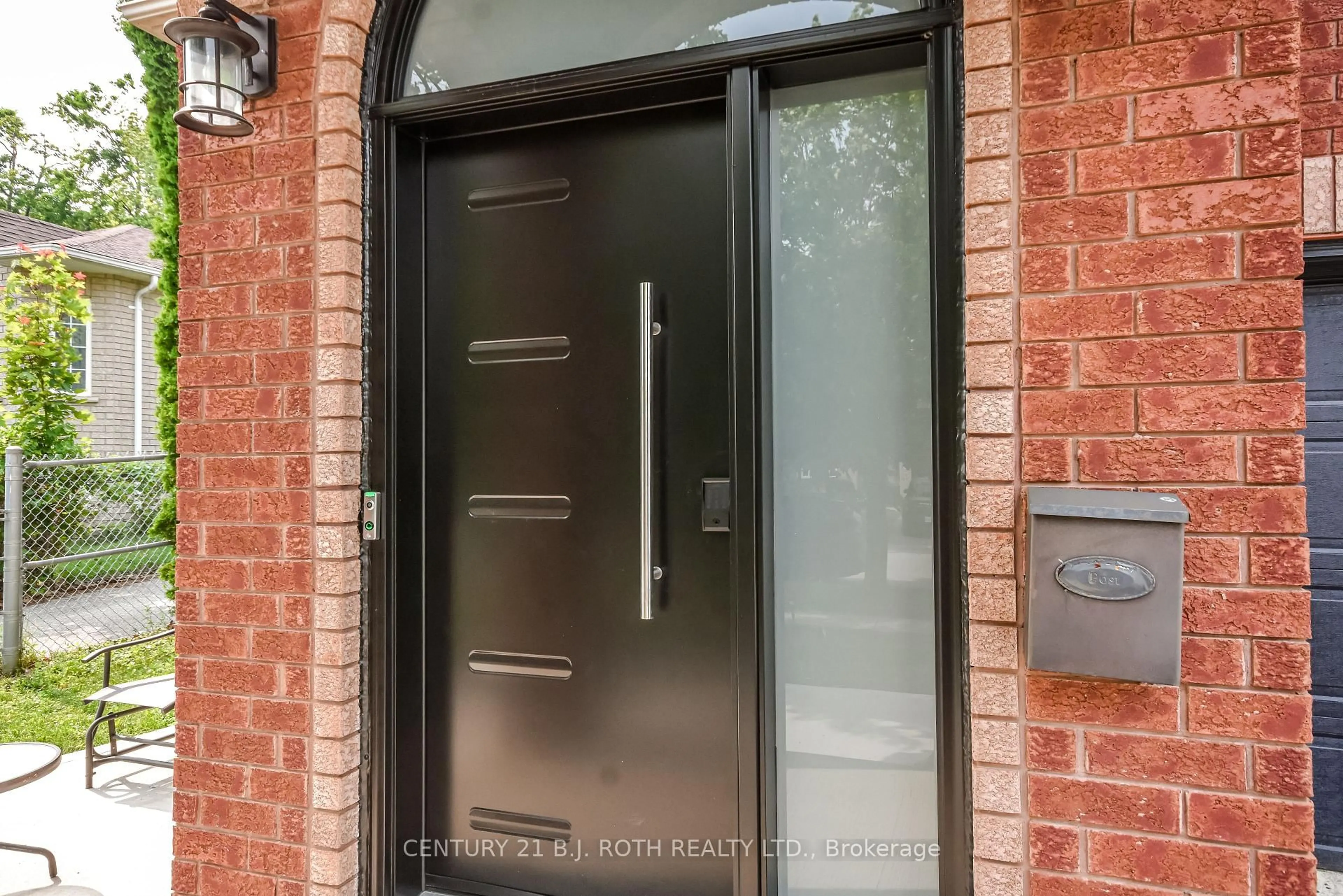 Indoor entryway for 56 Monique Cres, Barrie Ontario L4M 6Y4