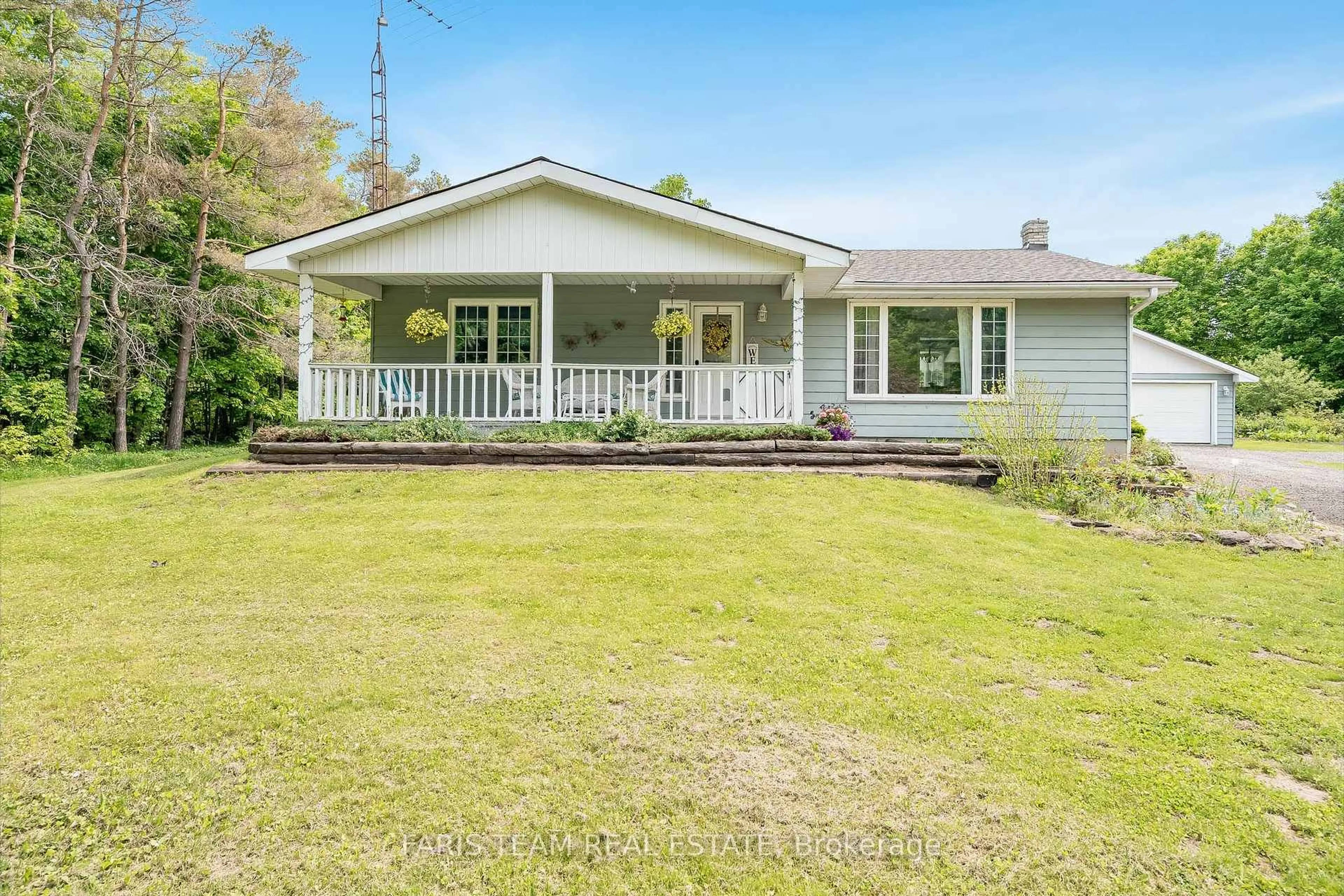 A pic from outside/outdoor area/front of a property/back of a property/a pic from drone, unknown for 1669 Newton St, Tay Ontario L0K 2A0