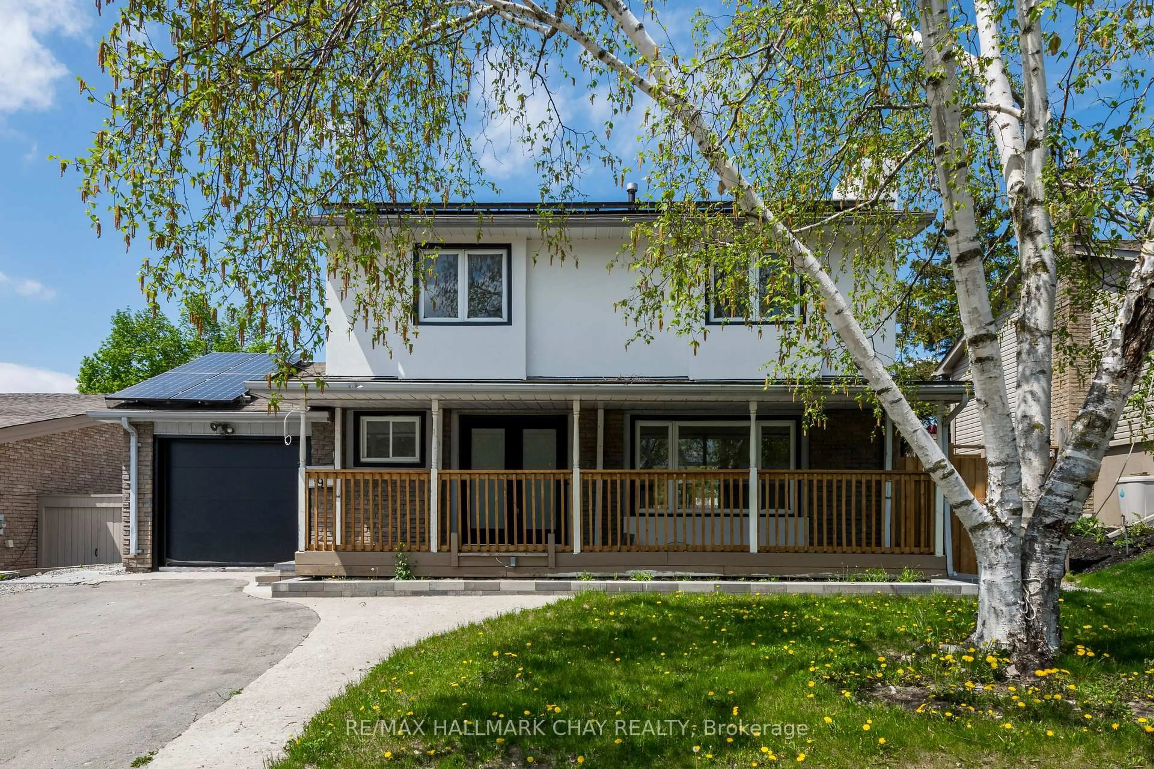 A pic from outside/outdoor area/front of a property/back of a property/a pic from drone, street for 19 Noam Dr, Barrie Ontario L4N 4N3